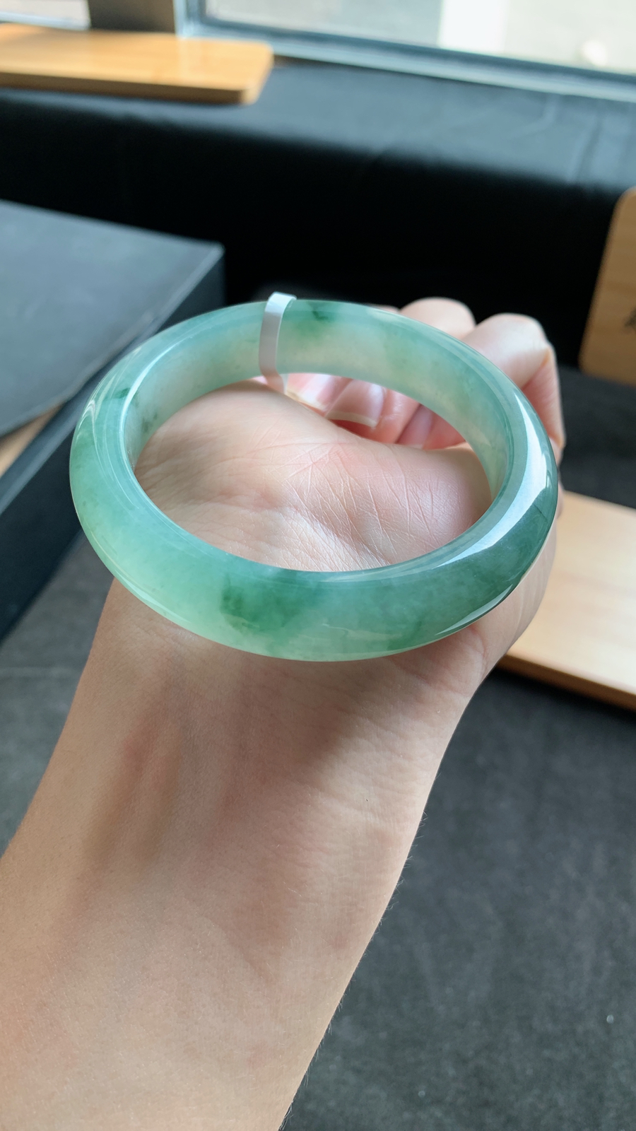 53圈口 天然A货翡翠飘花手镯 种水好 花色灵动
