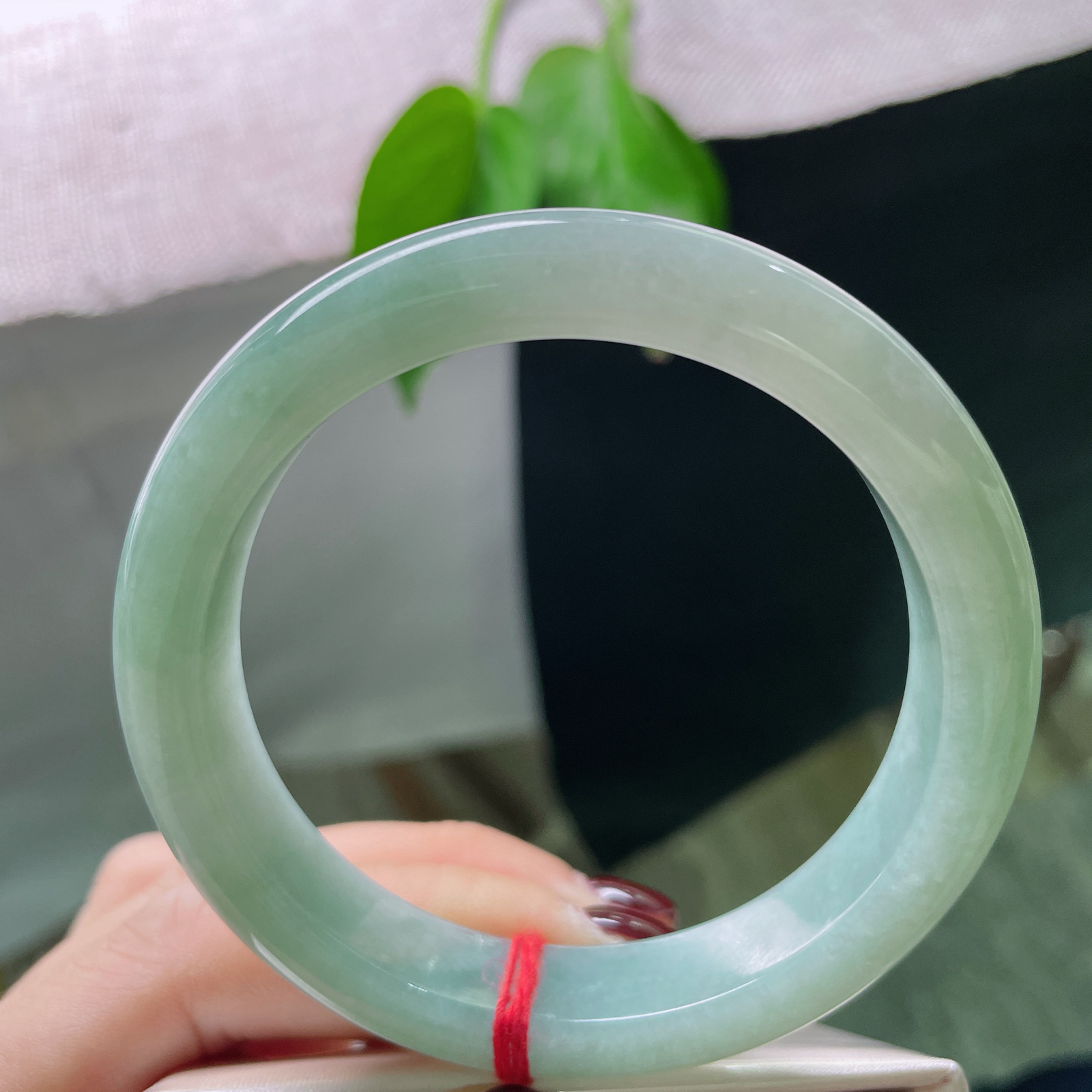 56.8/12/8.5，油绿底正圈，水头好，种老，不张扬，却自有千钧重量。ss49016a..