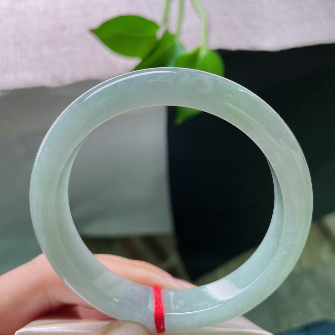 57/12.3/8.2，蓝底正圈，比天深邃，比海温柔。不争不抢，静待花开。无裂，ss49162a