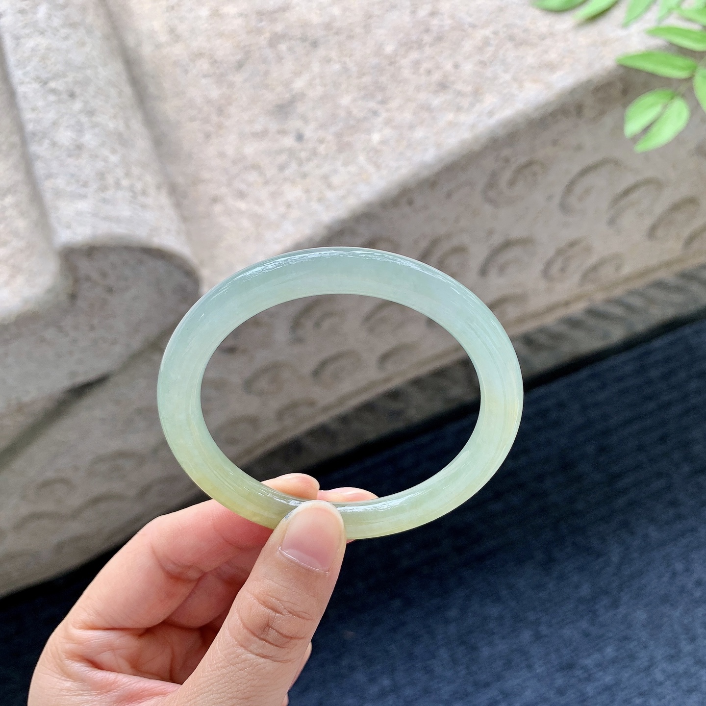圆条53 54【圈口】54.2/7.4/7.9【编码】AD051103【描述】糯冰黄翡，水润，种老，细腻，无裂