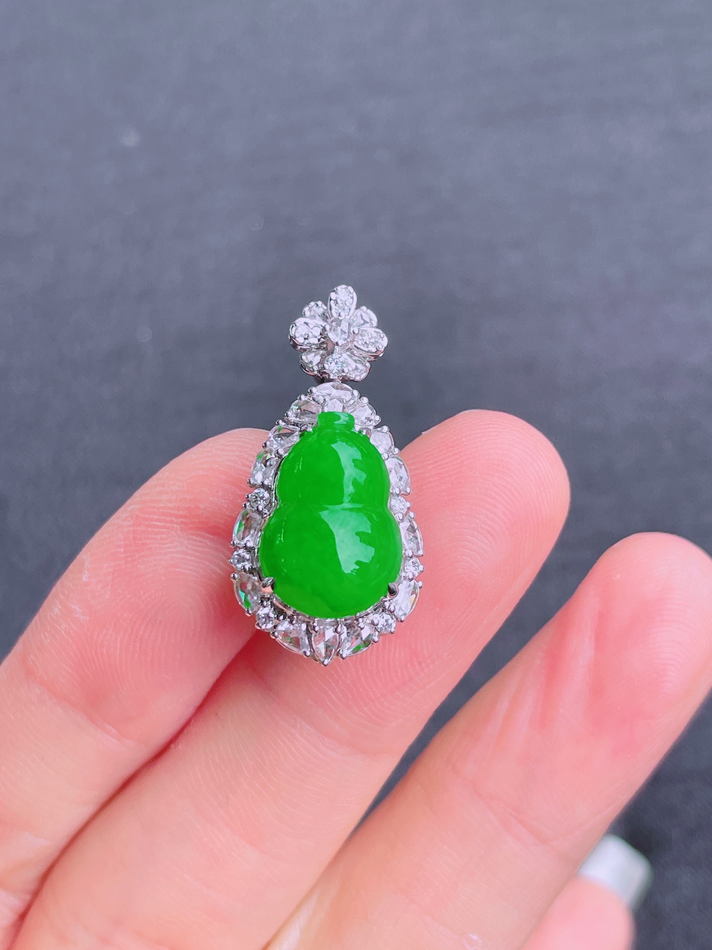 ️冰种绿葫芦吊坠，晶莹剔透，新颖时尚，无裂