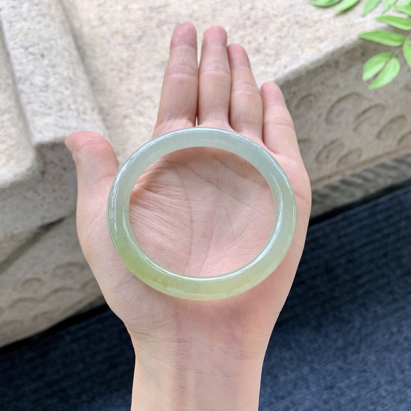 圆条53 54【圈口】54.2/7.4/7.9【编码】AD051103【描述】糯冰黄翡，水润，种老，