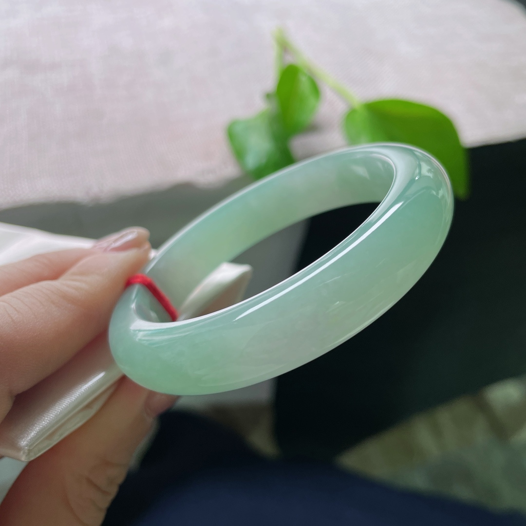 54.4/12.2/8.4绿底正圈，水润细腻，清雅苑苑，温婉贤淑，贵气，无裂，ss51546a