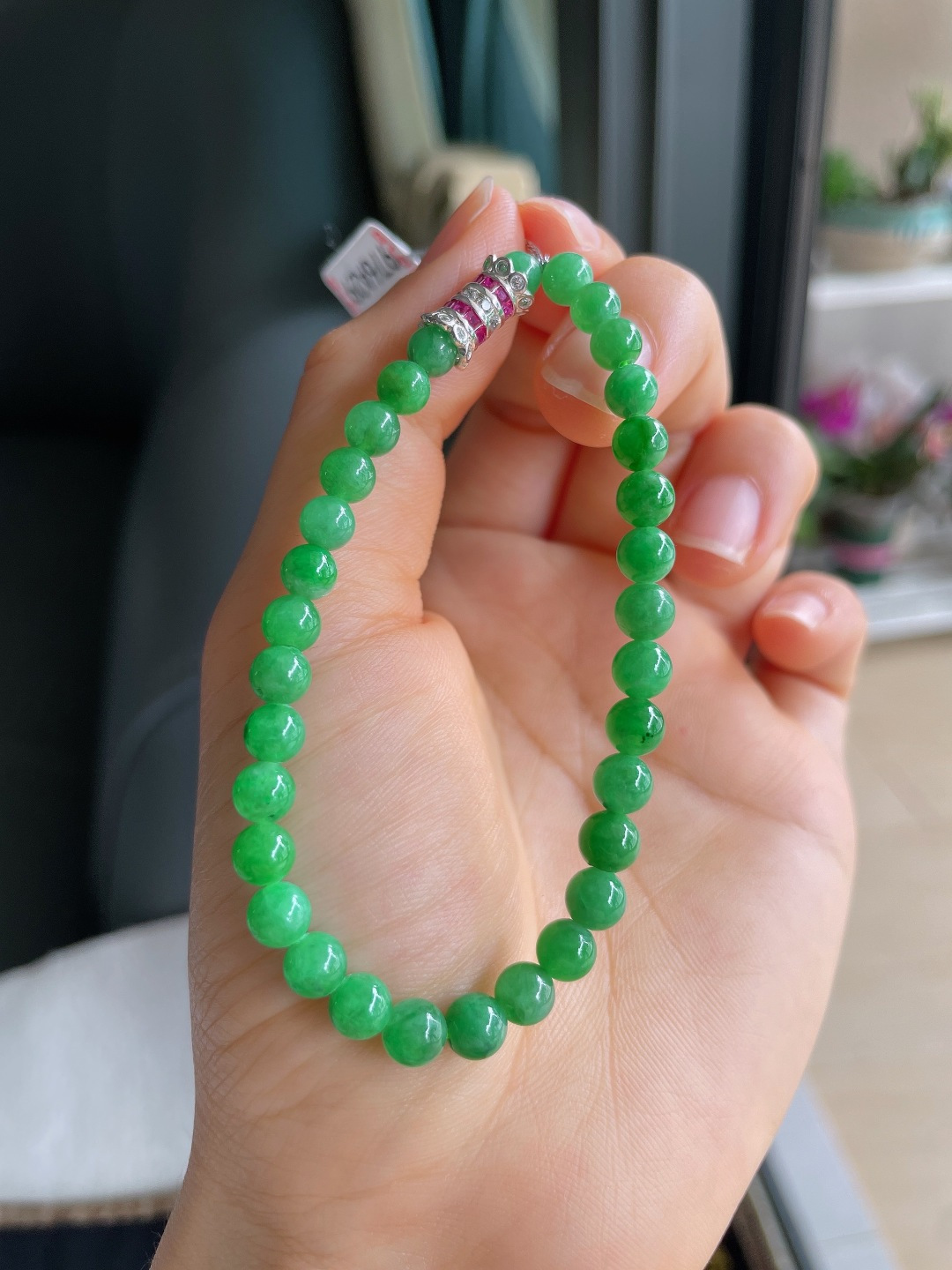 缅甸天然翡翠A货，冰满绿手串，尺寸：5.7mm。【编4177】