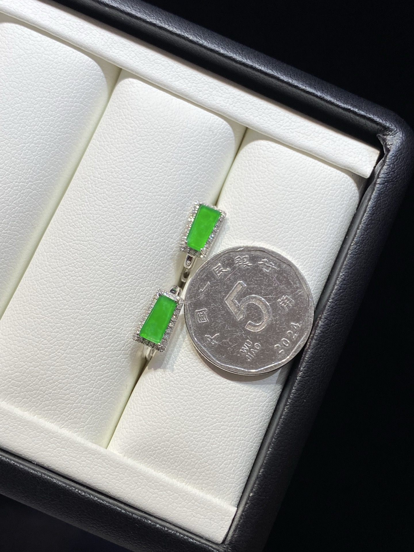 冰种 甜绿 满色 方牌 耳包 18k, 整体尺寸9-5.4-2.5