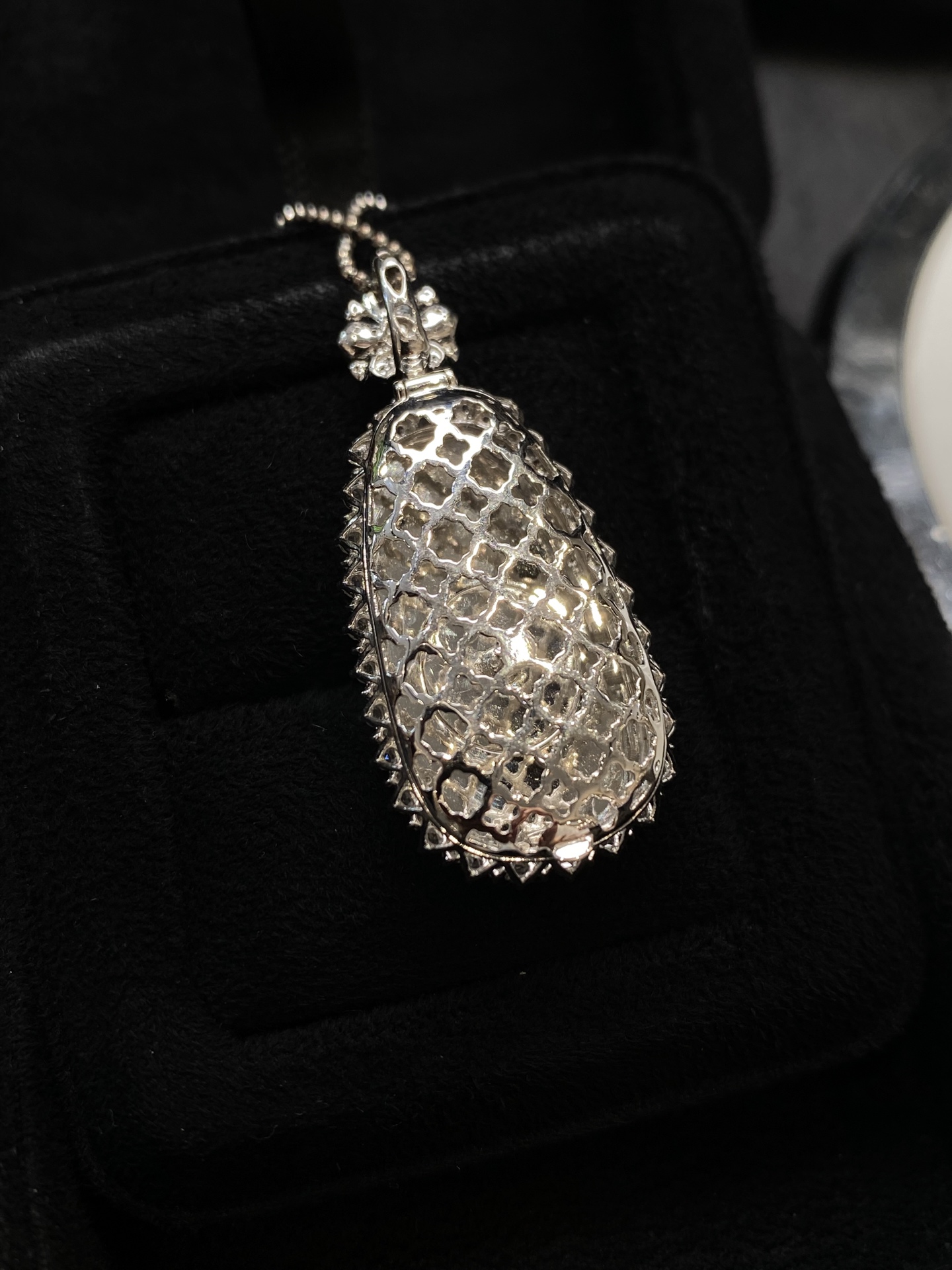 冰阳绿如意吊坠·金 整·42-19.5-11.6mm 裸·27.6-15.5-3.5mm