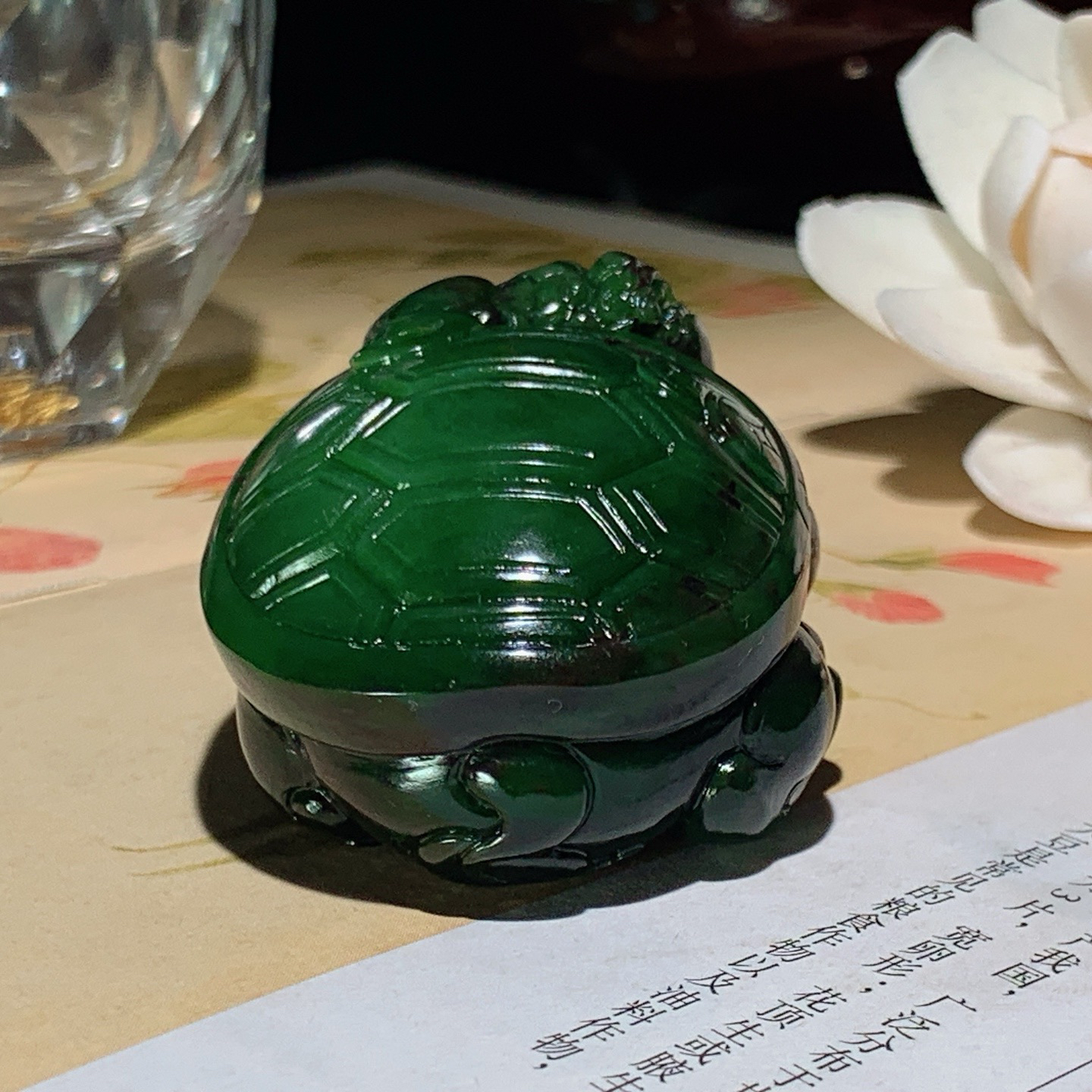 和田玉阳绿俄罗斯红皮料碧玉龙龟挂件 尺寸52/35/24重79.5克，玉质细腻油润 底色纯净 脂粉好，品质好！lt260511