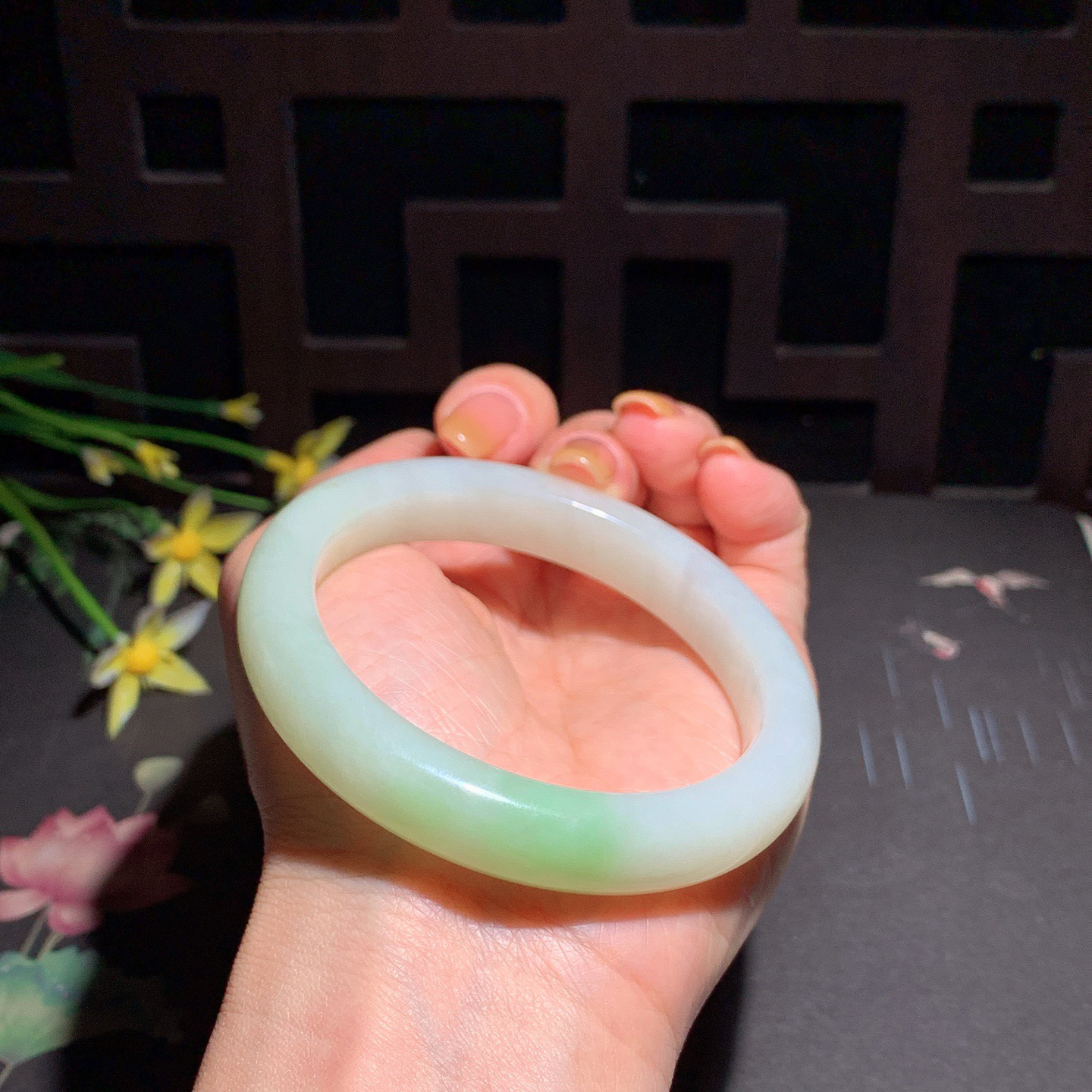 和田玉57.5圈口翠青手镯！玉质细腻油润 底色纯净 脂粉好，品质高