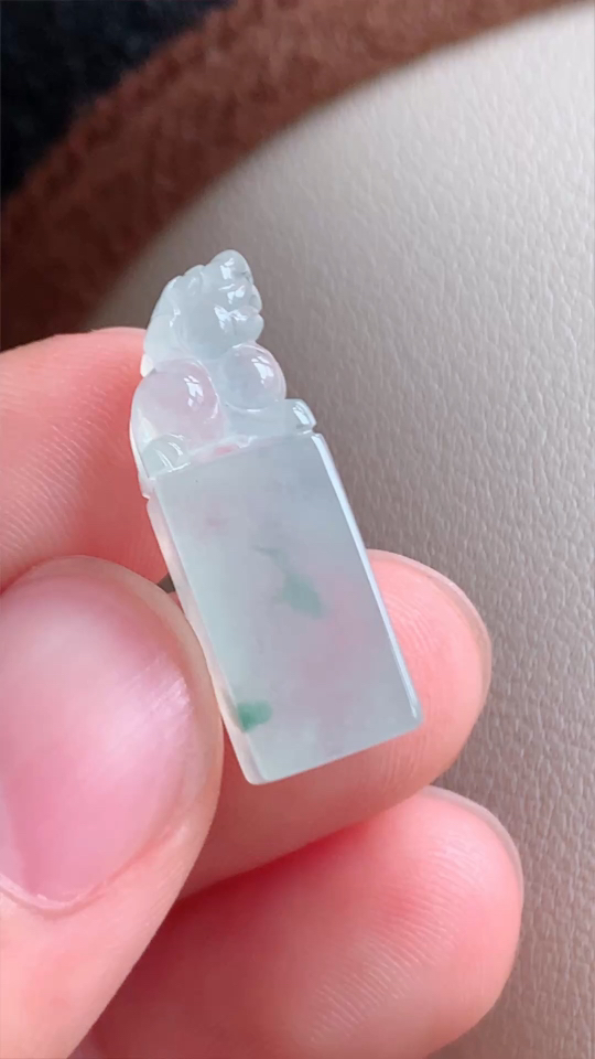 ️天然翡翠印章，冰种无裂，飘花，尺寸23.3-8-6 aa512