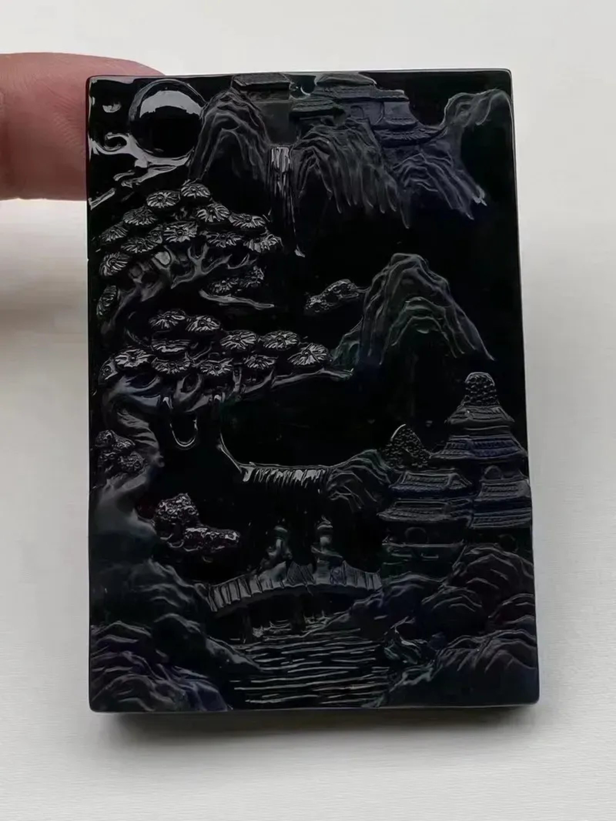 墨翠 【前程锦绣】细腻干净，黑度好。性价比高，雕工精湛，打灯透绿，大件厚装