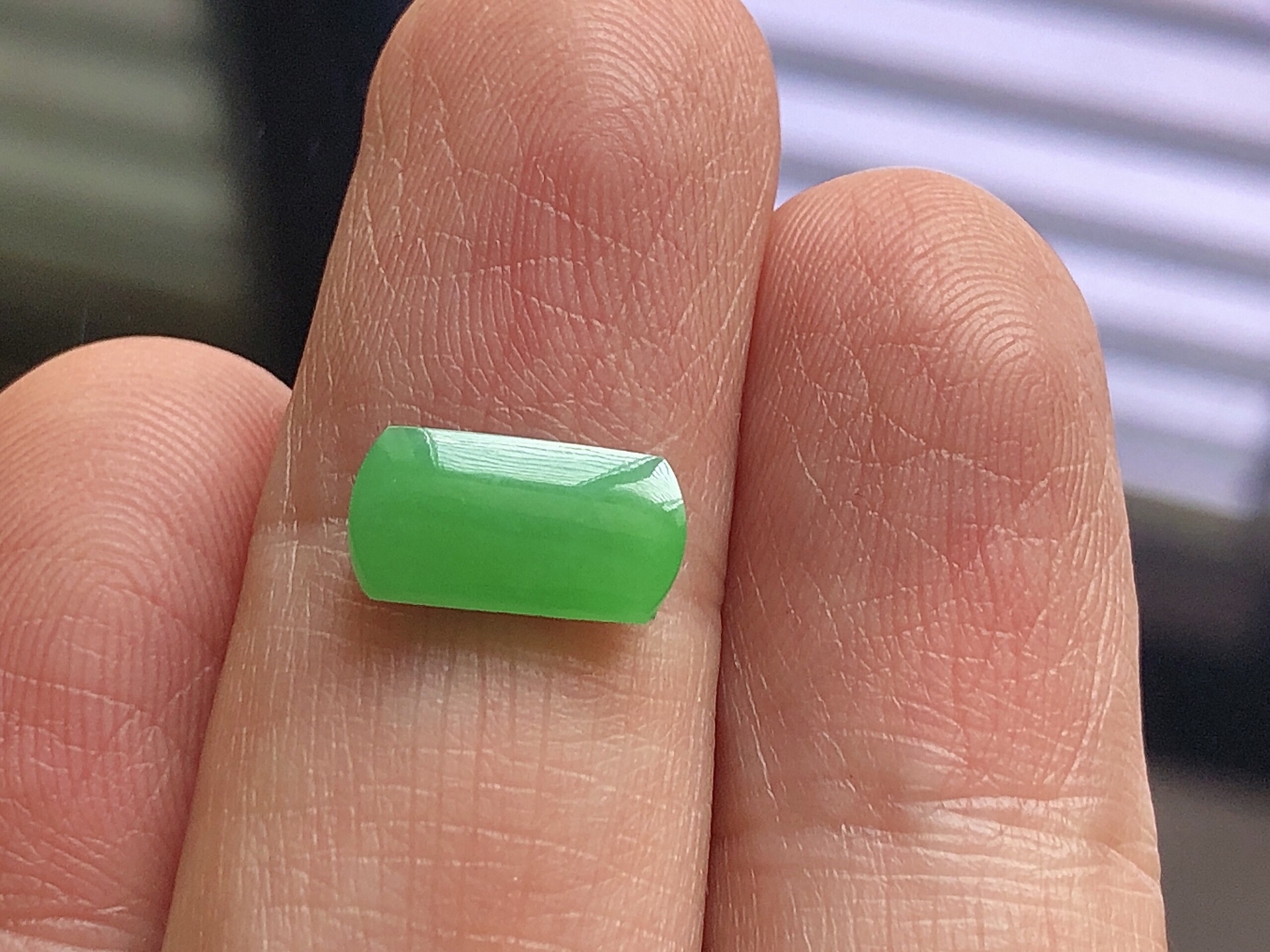️ 冰种阳绿马鞍， 色泽艳阳，通透水润，玉质细腻，夺目迷人，镶嵌效果，品相，无裂，尺寸11*5.6