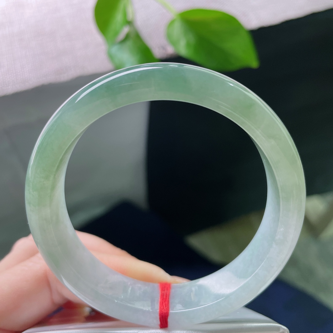 56.5/14/8湖水绿正圈，幽静，种老，山色空蒙，湖水无尘，只此青绿，无裂，ss52316a