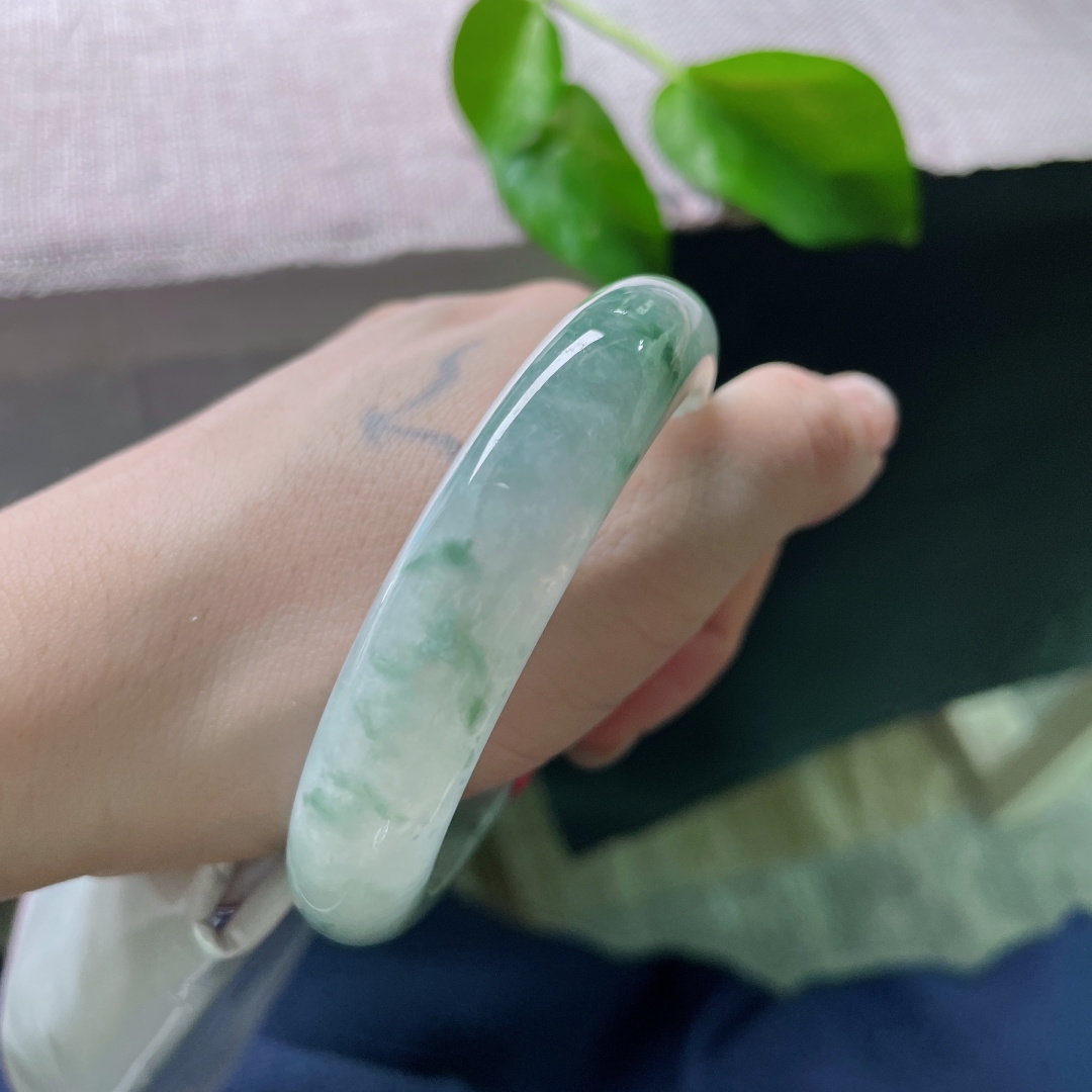 56.1/12.7/8.7飘花正圈，水润细腻，繁花似锦，贵气，有纹，ss52373a