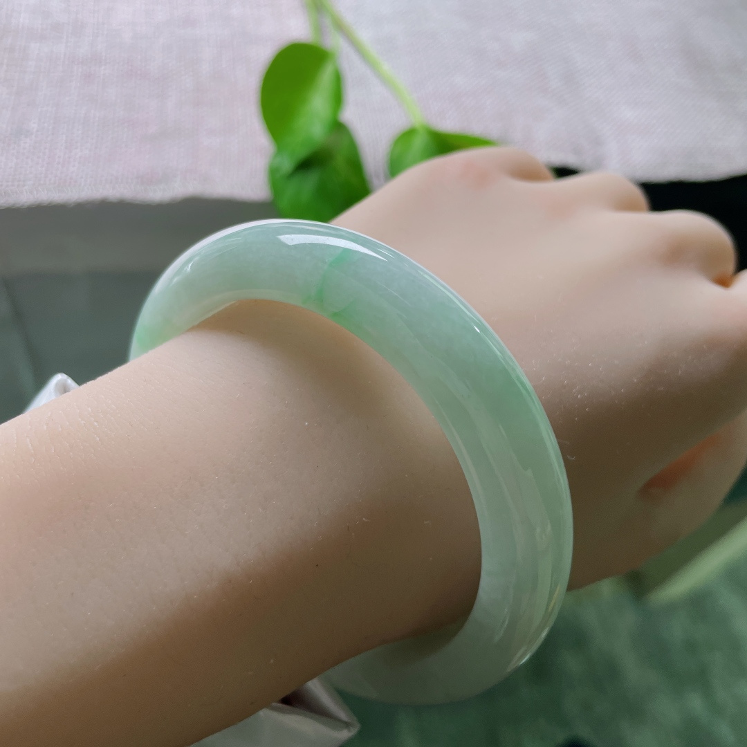 58.7/12.5/9.4绿底正圈，水润细腻，清新，温婉可人，有纹，ss51413a