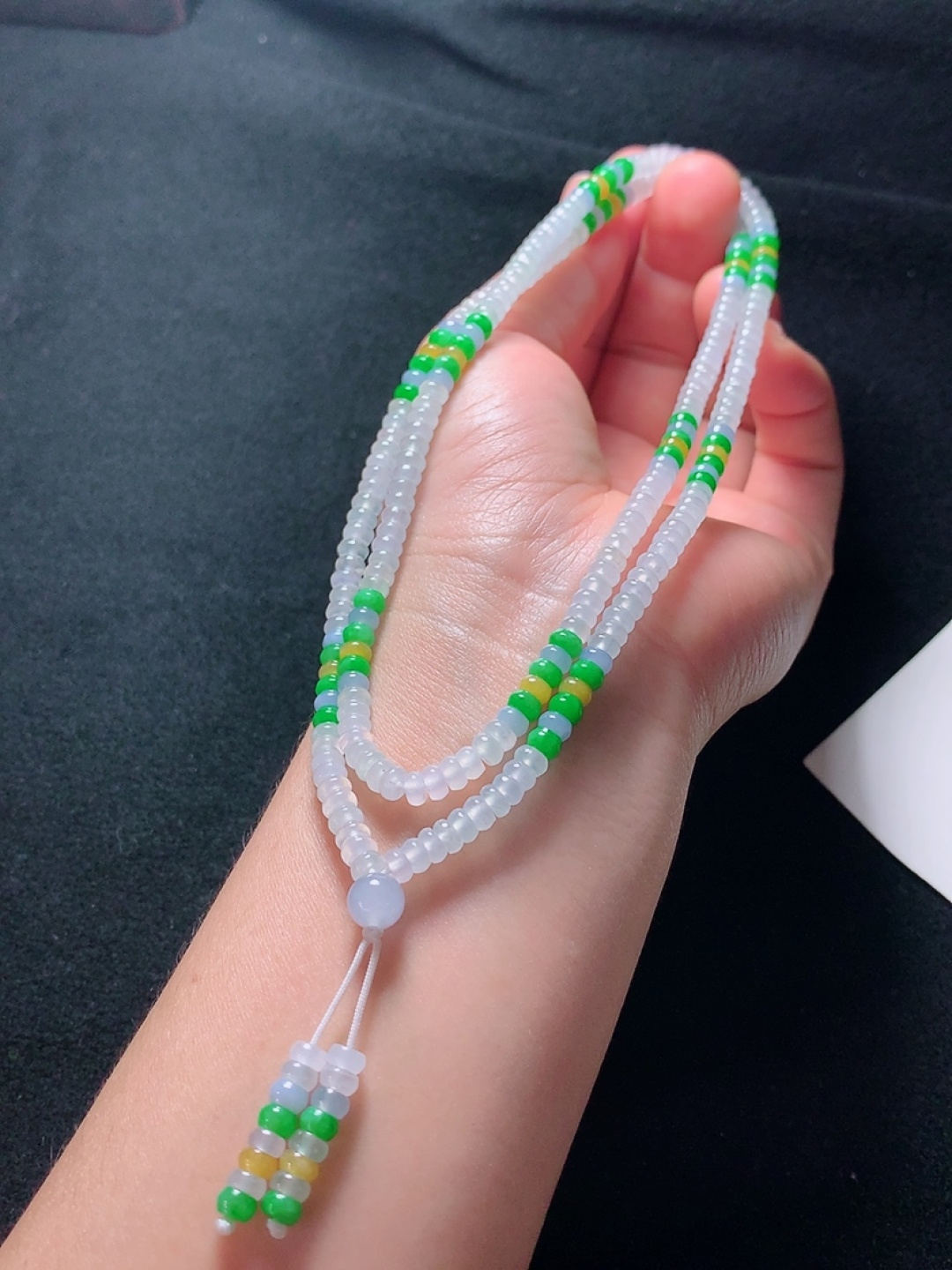 ️冰种加阳绿珠链，种老水头好，又冰又润，饱满漂亮，尺寸：4.5/2.3mm274粒