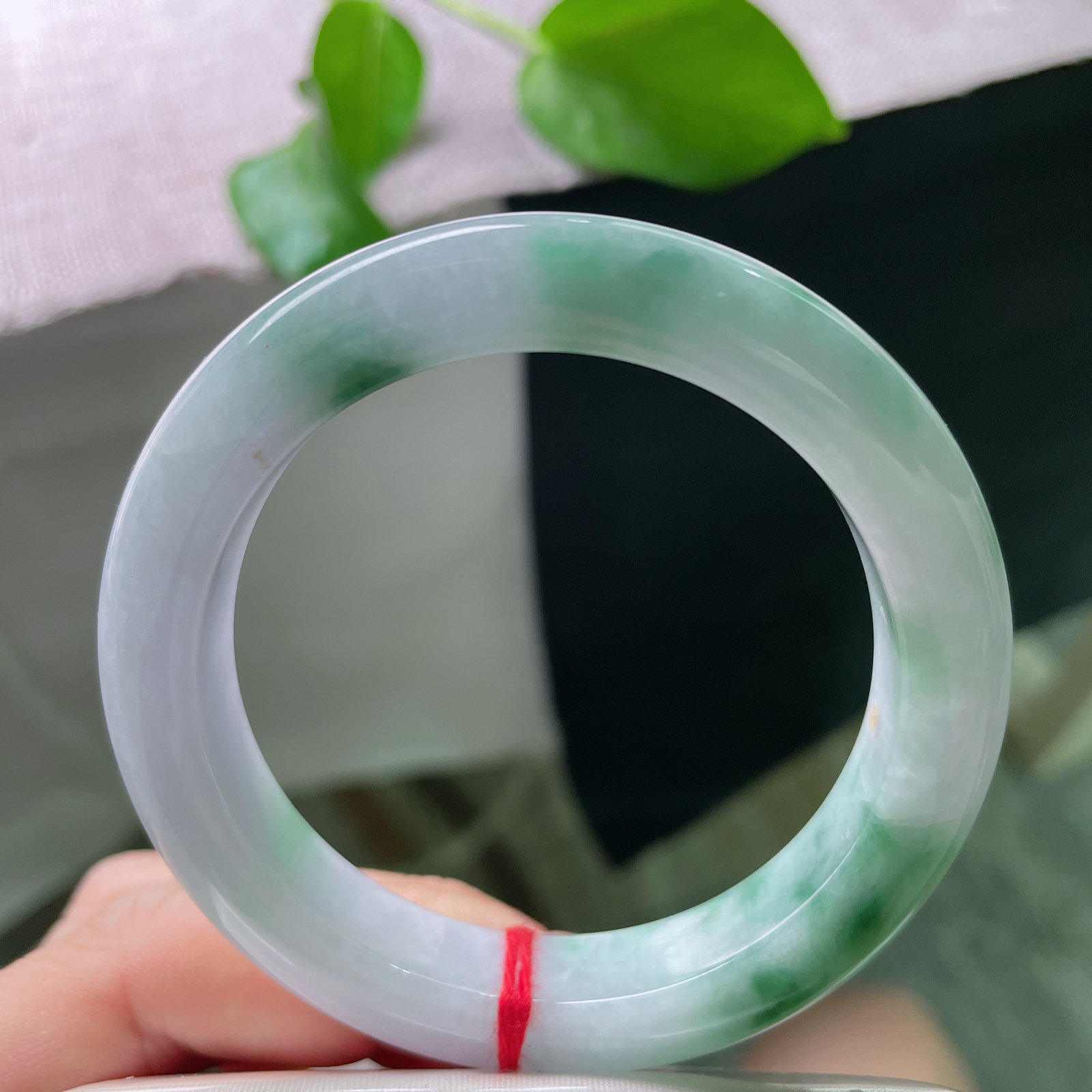 53.5/11/9.3，飘花，水润，细腻，灵动，雅致，一点皮纹，ss52039a..