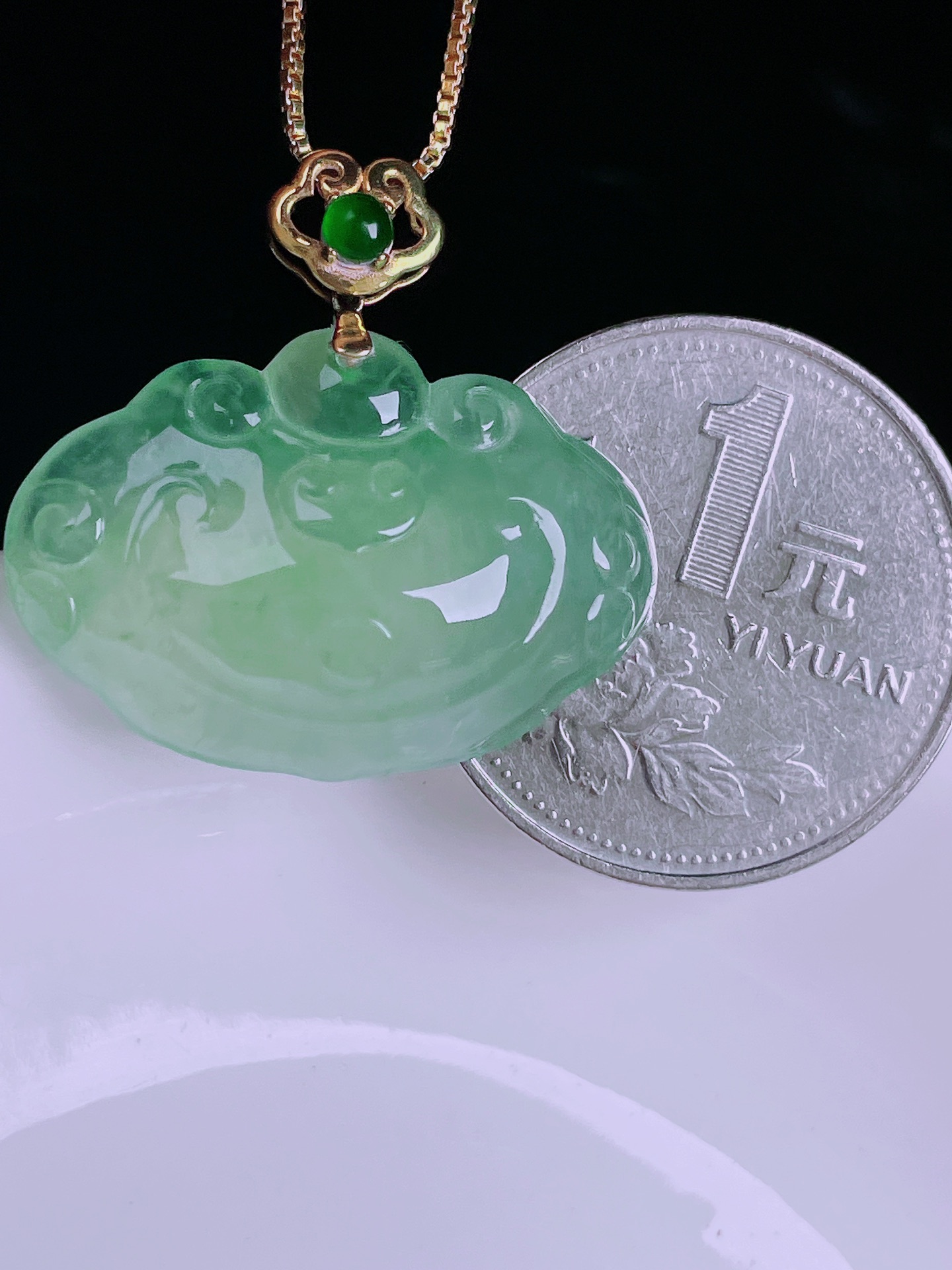 ️冰绿如意，老种起光，细底通透，尺寸：26。19.2/27.3/8mm0512