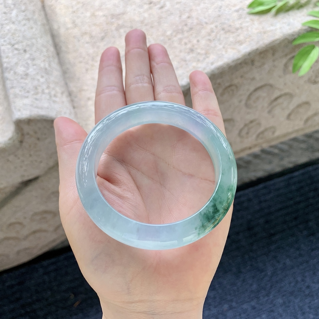 正圈56 57 圈口56.2/12.2/9.2 编码GJ051347 冰飘绿花，水润，种老，细腻，无裂