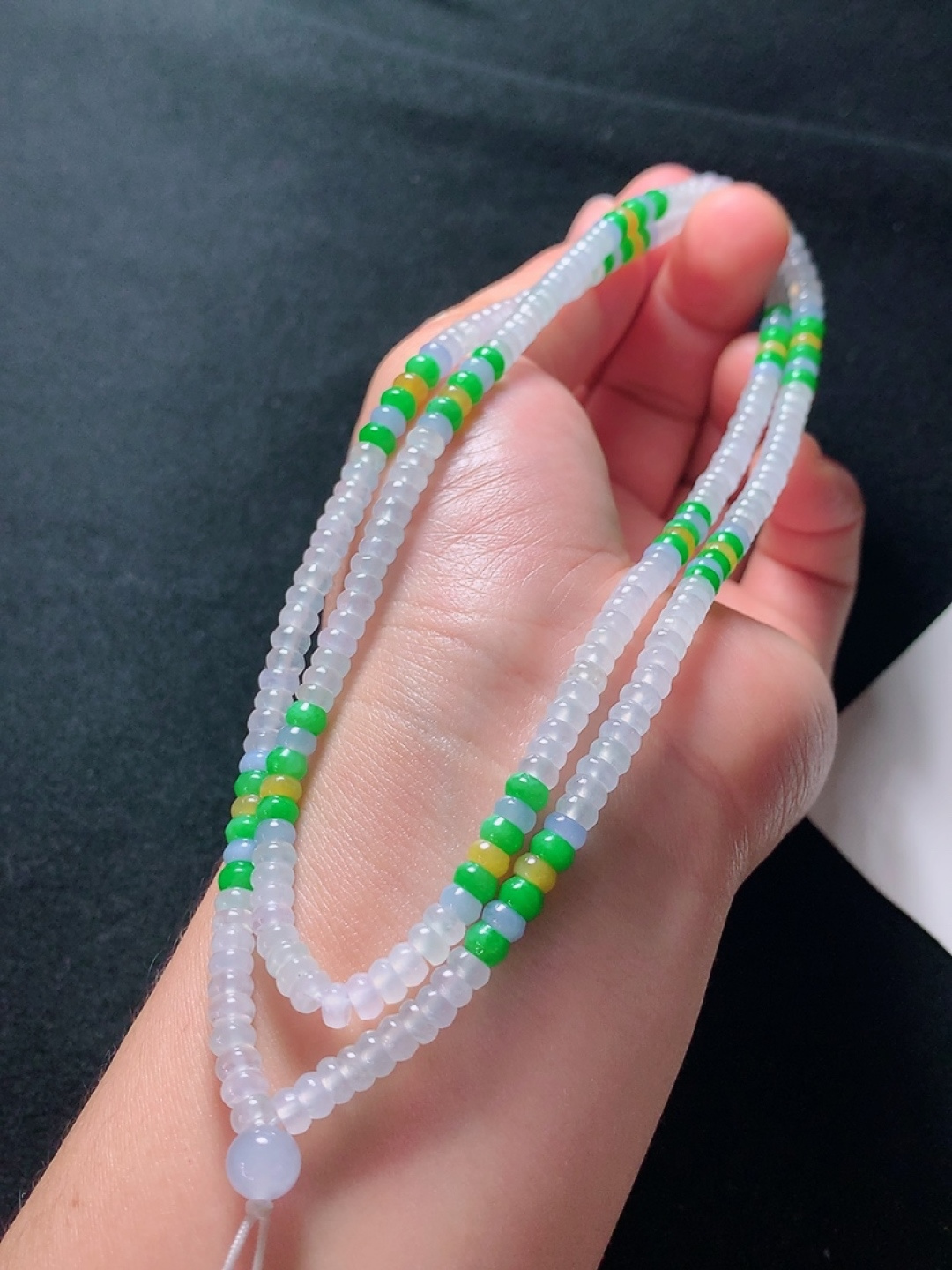 ️冰种加阳绿珠链，种老水头好，又冰又润，饱满漂亮，尺寸：4.5/2.3mm274粒