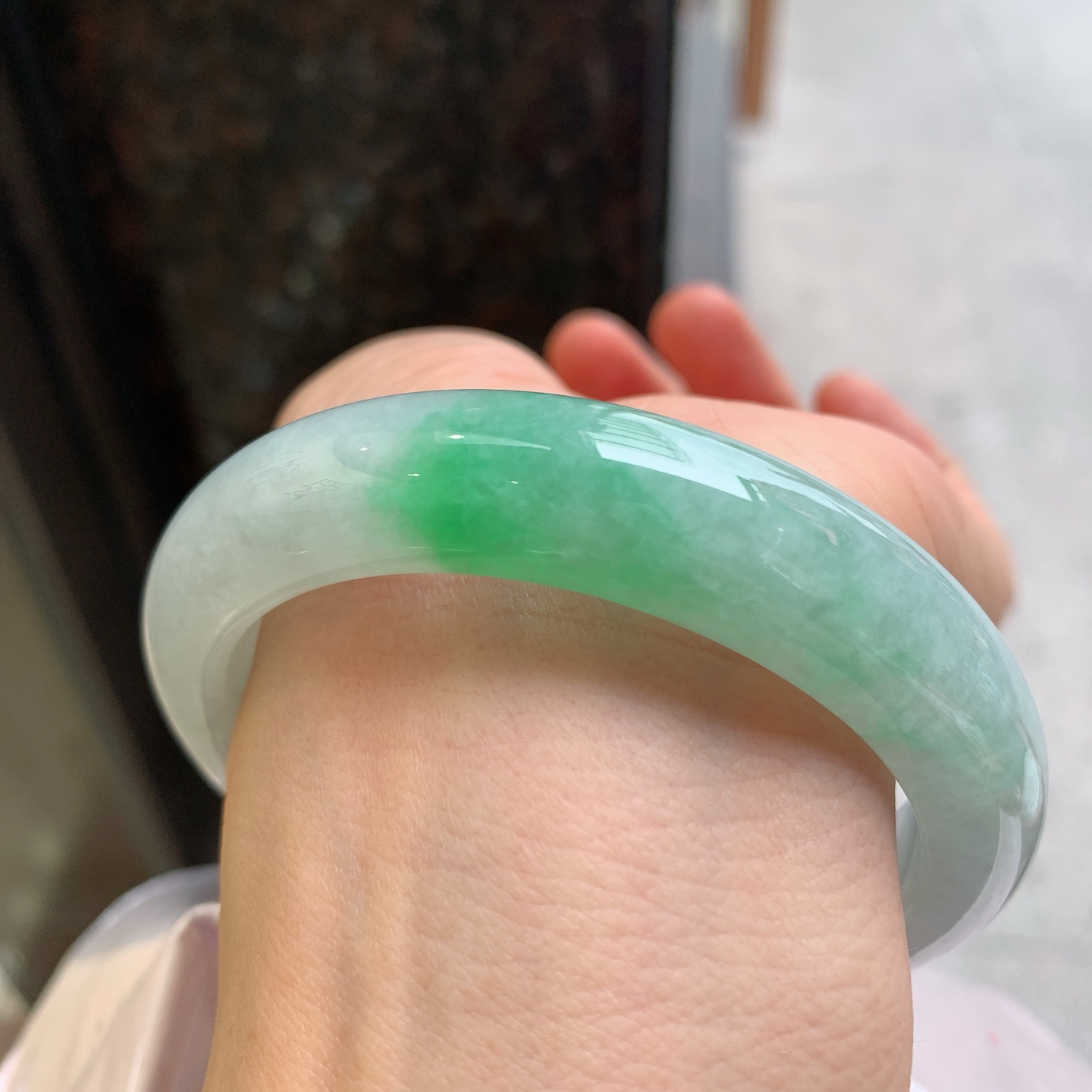 正圈飘绿 有纹 尺寸：60.8/13.5/10 大圈口