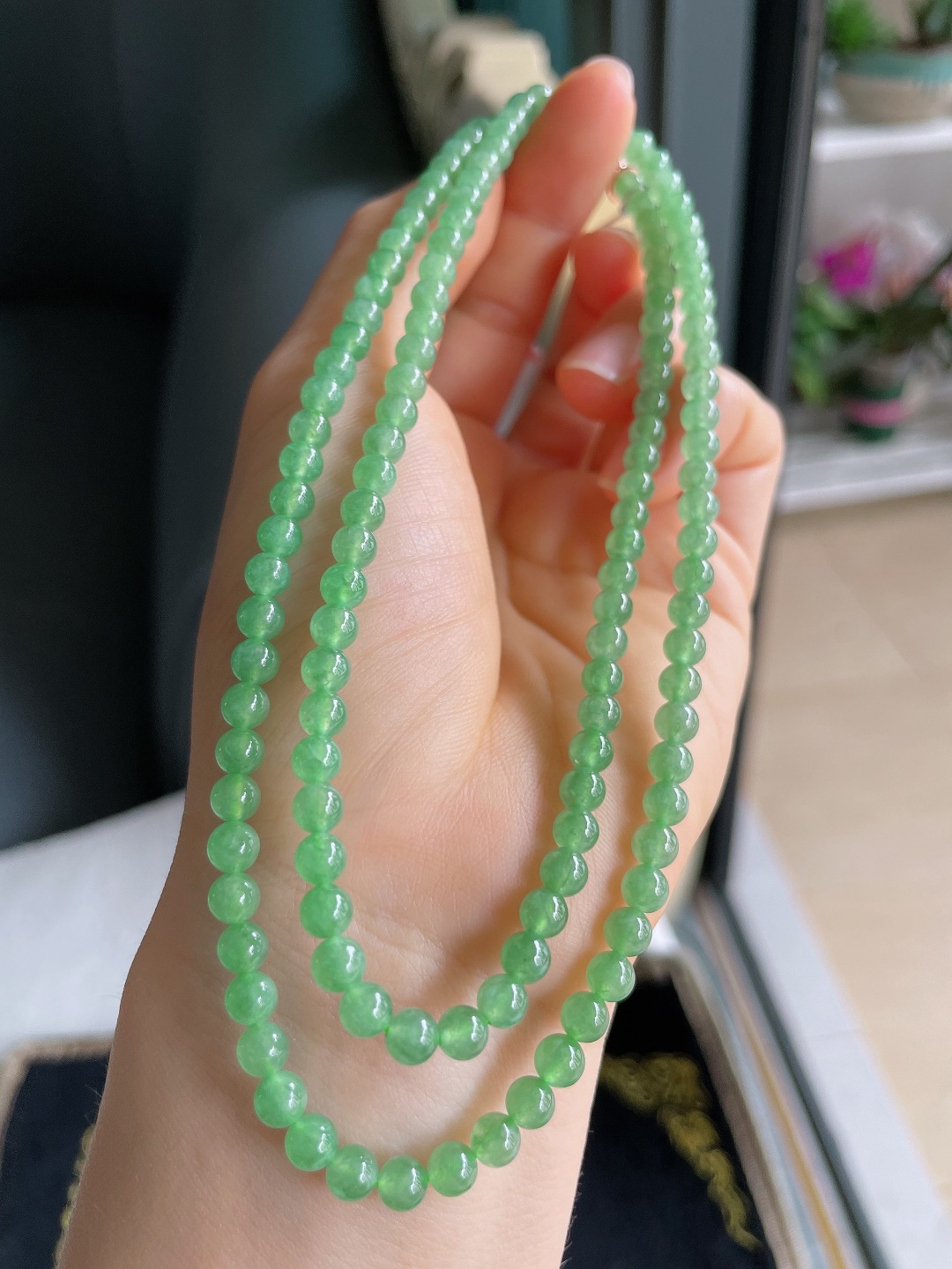 ️缅甸天然翡翠A货，冰满绿油绿珠链，尺寸：4.6mm131颗。【编4172】