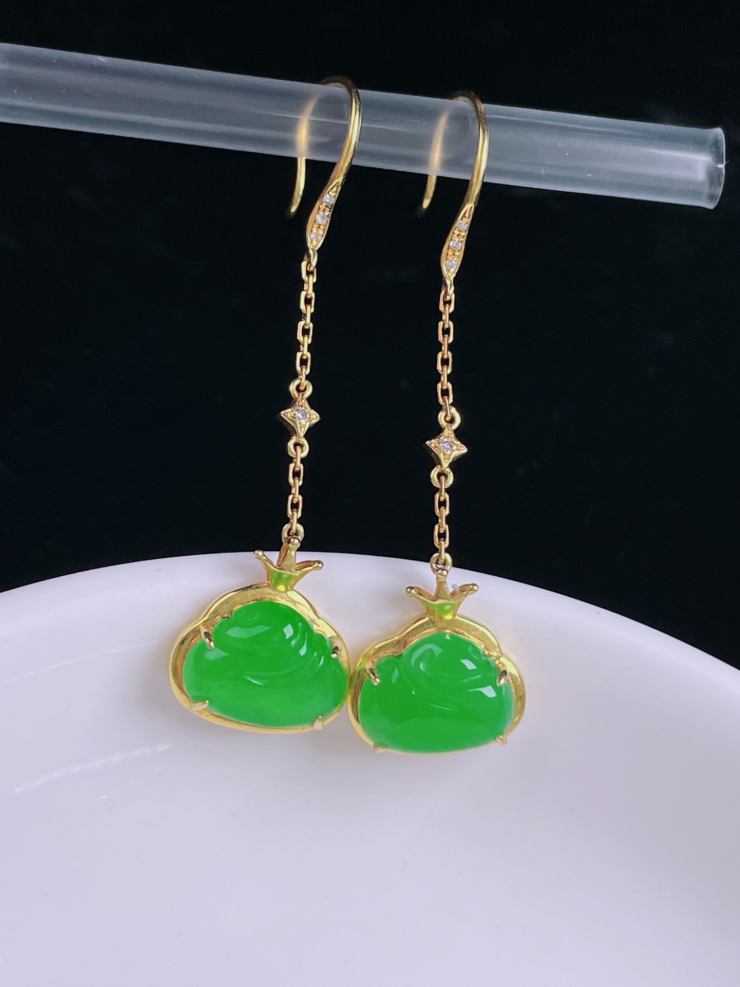 ️阳绿耳坠，老种起光，细底通透，尺寸：42.4/11.8/4.8mm0512
