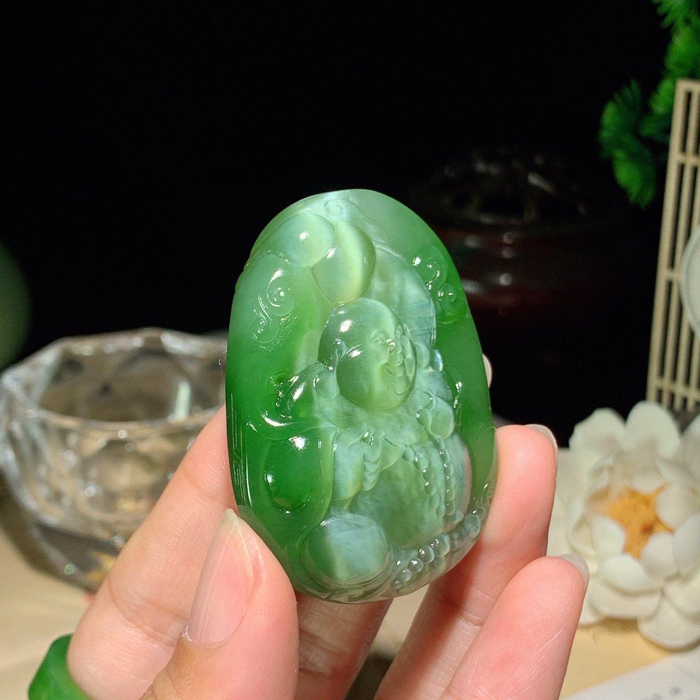 和田玉阳绿俄罗斯碧玉猫眼佛引福来挂件 尺寸50/38/12重45克，玉质细腻油润 底色纯净 脂粉好，品质好！lt260511