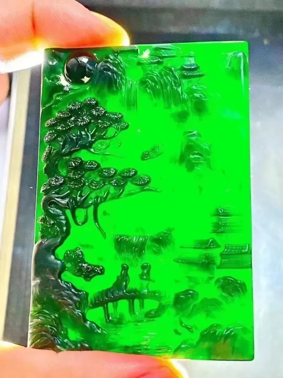 墨翠 【前程锦绣】细腻干净，黑度好。性价比高，雕工精湛，打灯透绿，大件厚装