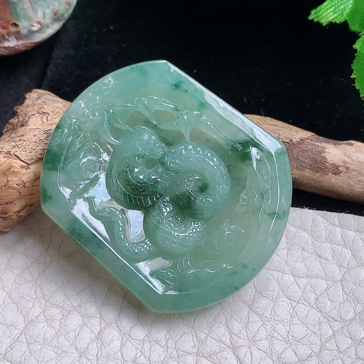 kh实拍38.8*33*5.2天然缅甸翡翠a货冰飘花腰缠万贯，生肖蛇玉吊坠 玉挂件
