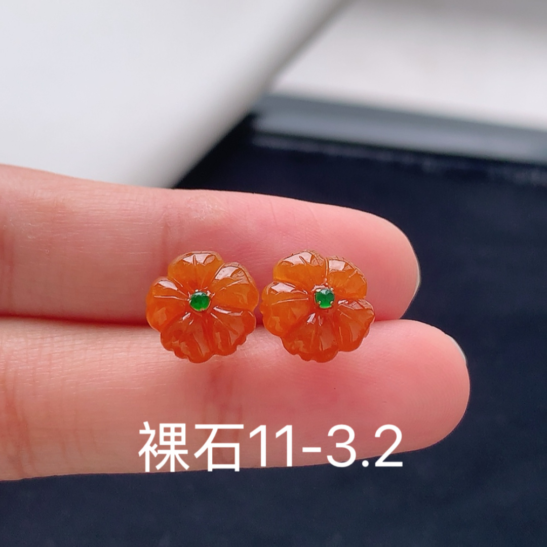 冰黄花朵耳钉 种老冰透细腻，品相喜悦，佩戴精致大气，11-3.2