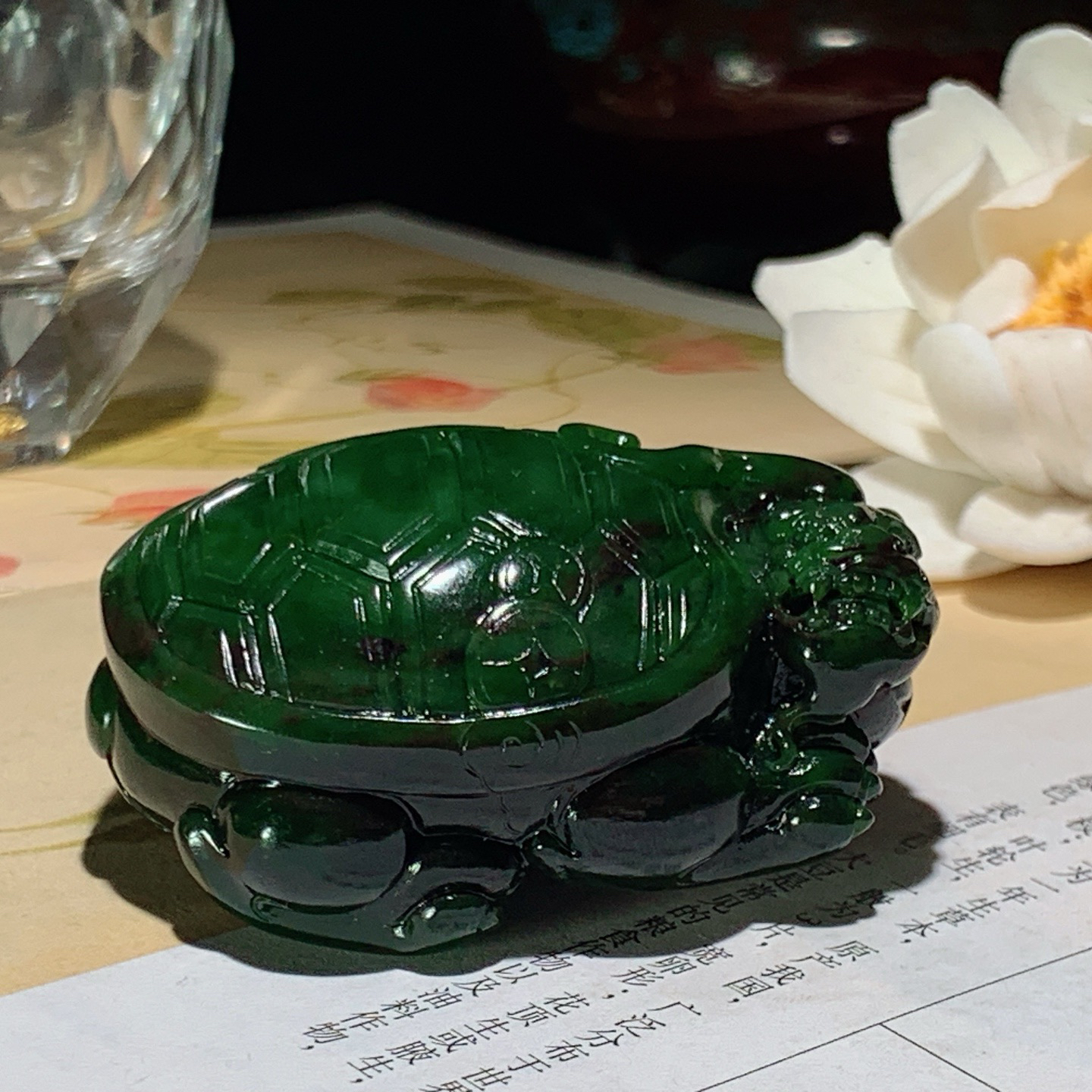 和田玉阳绿俄罗斯红皮料碧玉龙龟挂件 尺寸52/35/24重79.5克，玉质细腻油润 底色纯净 脂粉好，品质好！lt260511