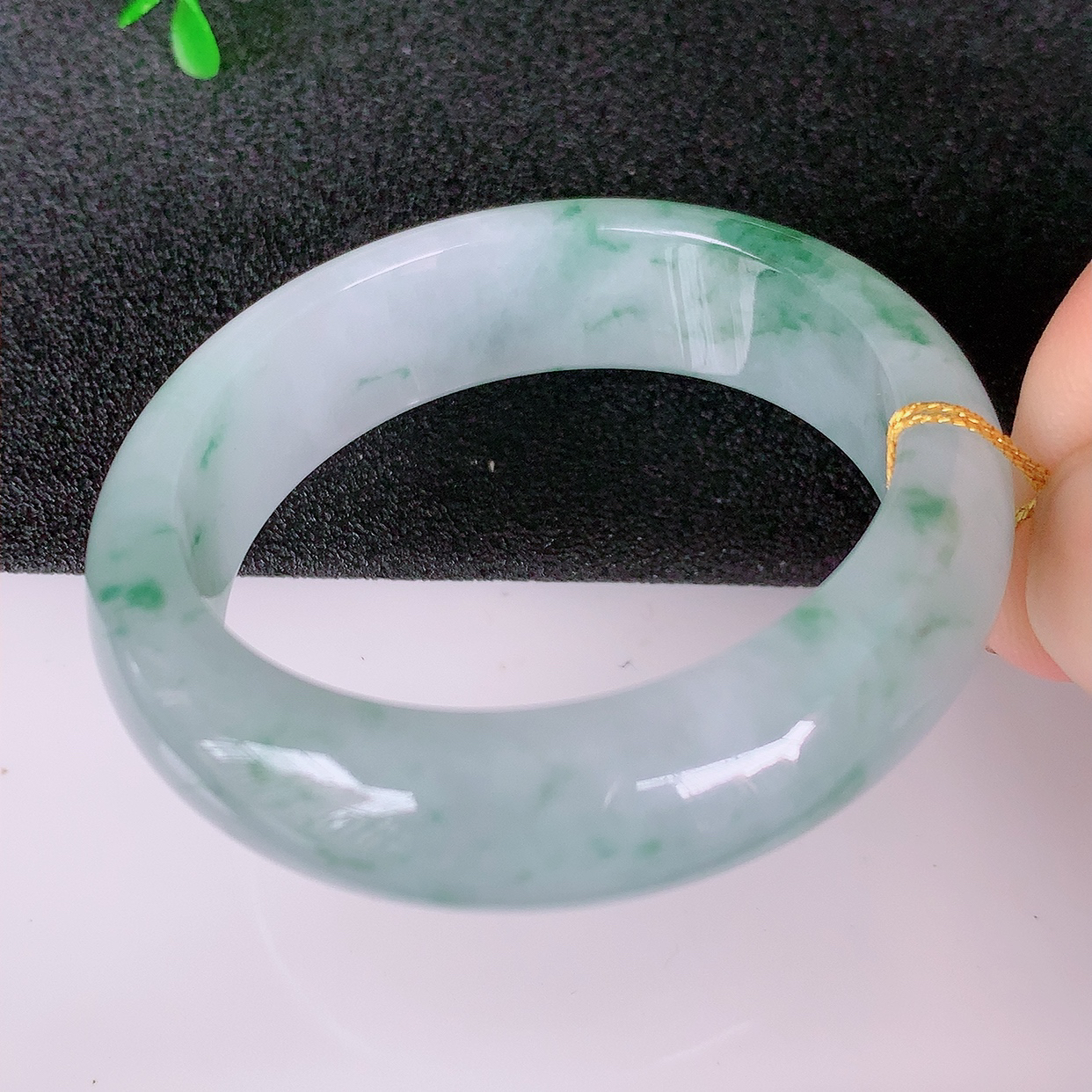 自然光实拍，冰飘花翡翠平安环吊坠，翡翠平安扣，平安是福；冰透，很美的料子，41小圈口手镯，佩戴优雅迷人！#15.07尺寸52.5-12-6.2