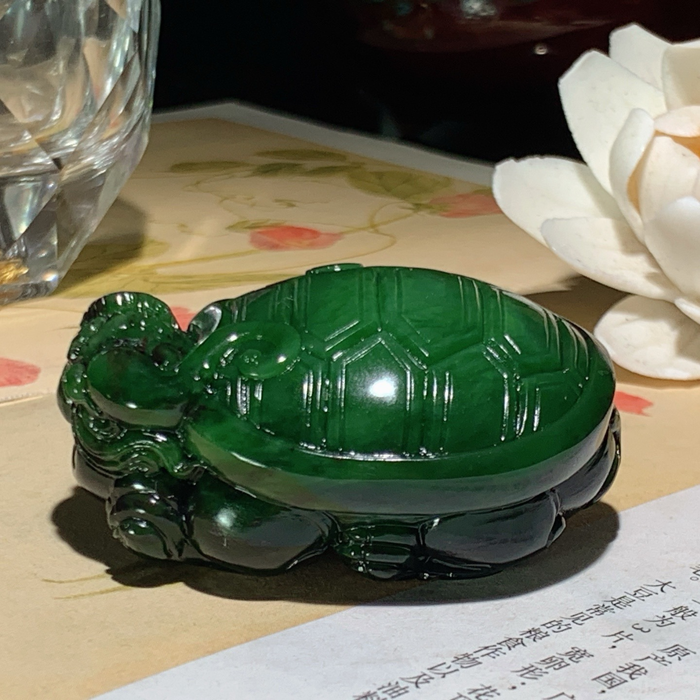 和田玉阳绿俄罗斯红皮料碧玉龙龟挂件 尺寸52/35/24重79.5克，玉质细腻油润 底色纯净 脂粉好，品质好！lt260511