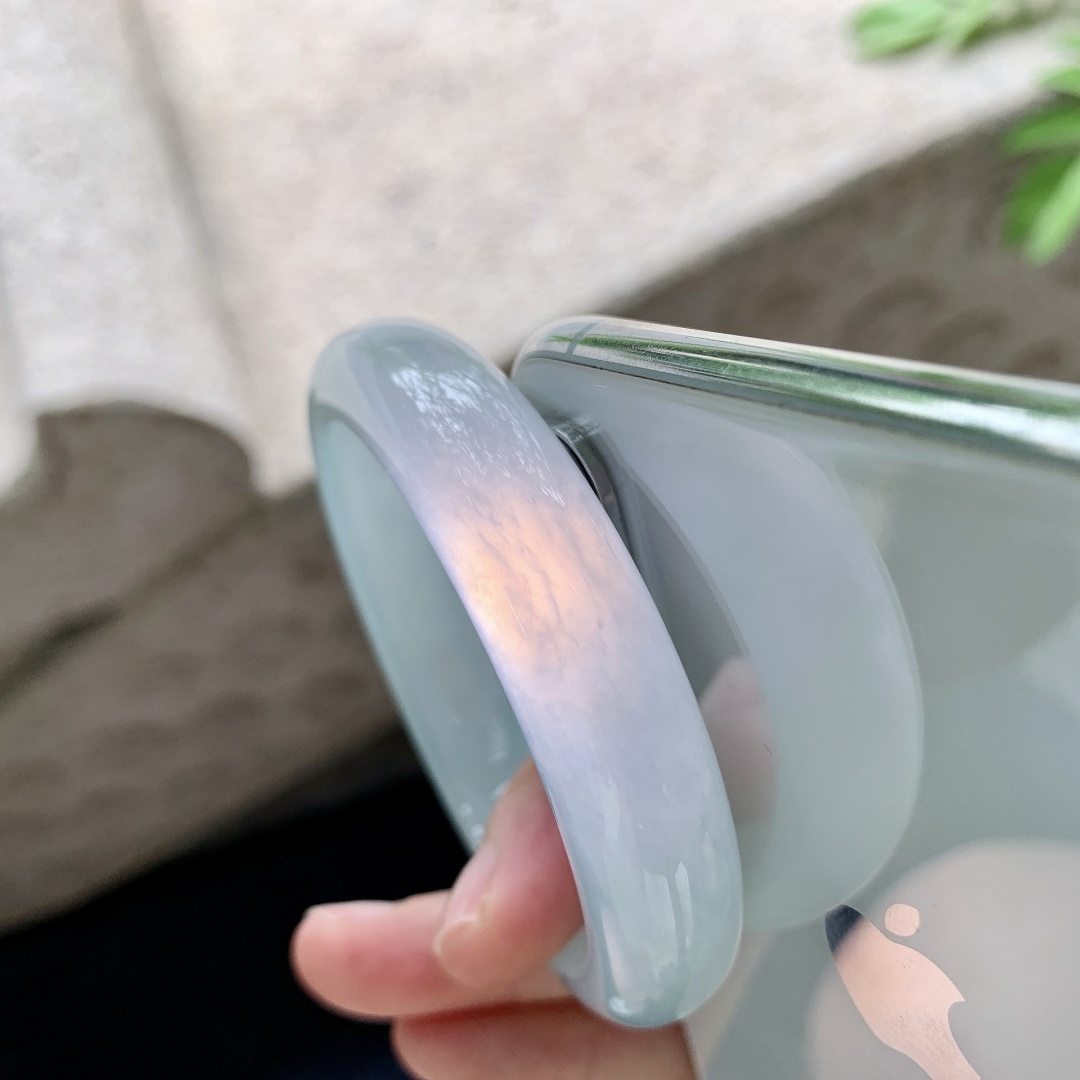 正圈51 52 圈口52/12/7.6 编码H7051327 描述糯冰底色，水润，种老，细腻，打灯有絮线