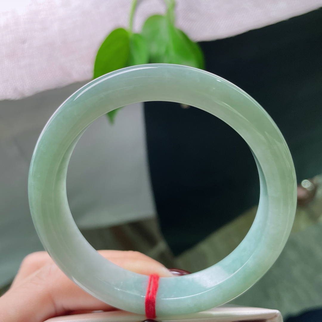 56.8/12/8.5，油绿底正圈，水头好，种老，不张扬，却自有千钧重量。无裂，ss49016a