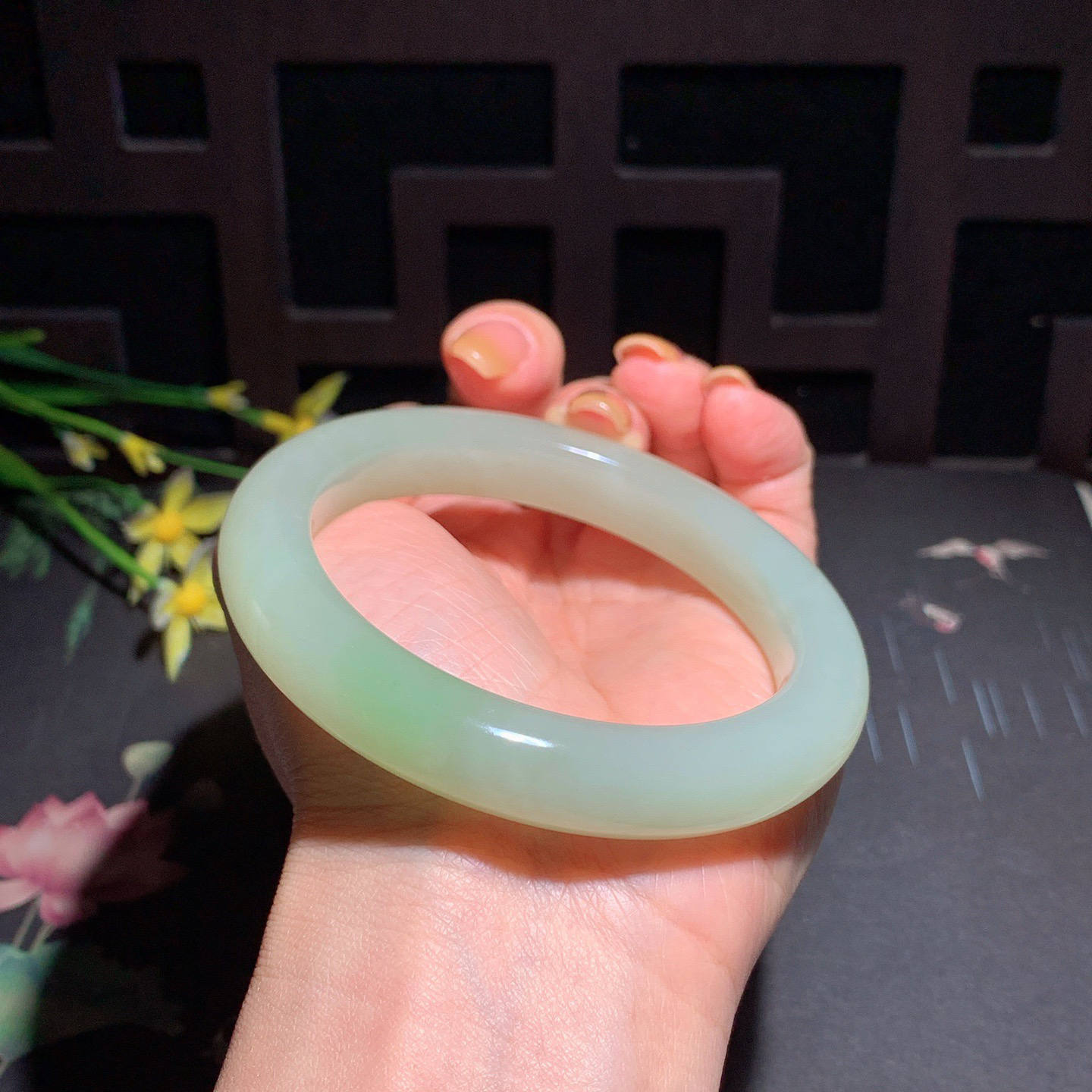 和田玉60圈口翠青手镯！玉质细腻油润 底色纯净 无裂无杂 脂粉好，品质高