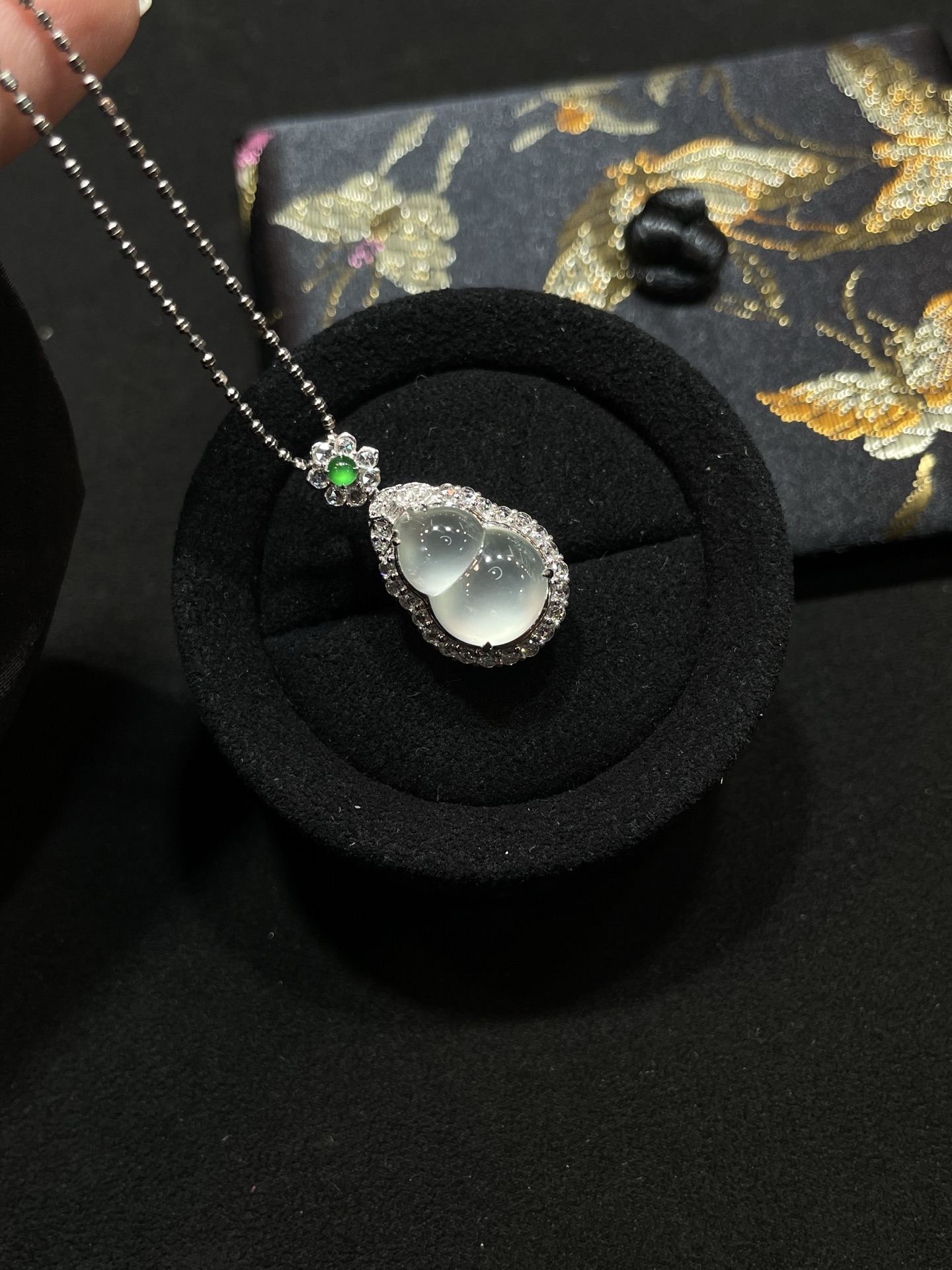 白月光 小葫芦吊坠,18k金配钻镶嵌，23.8-13-11.2