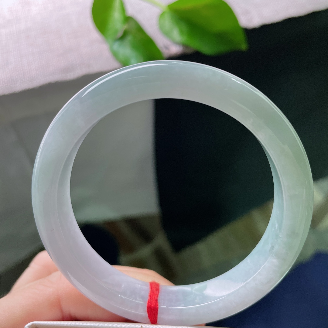 59/12.1/8.6，淡绿底正圈，水润，釉洁，颜色过渡自然，层层叠叠，别有韵味，无裂，洒金，ss48600a
