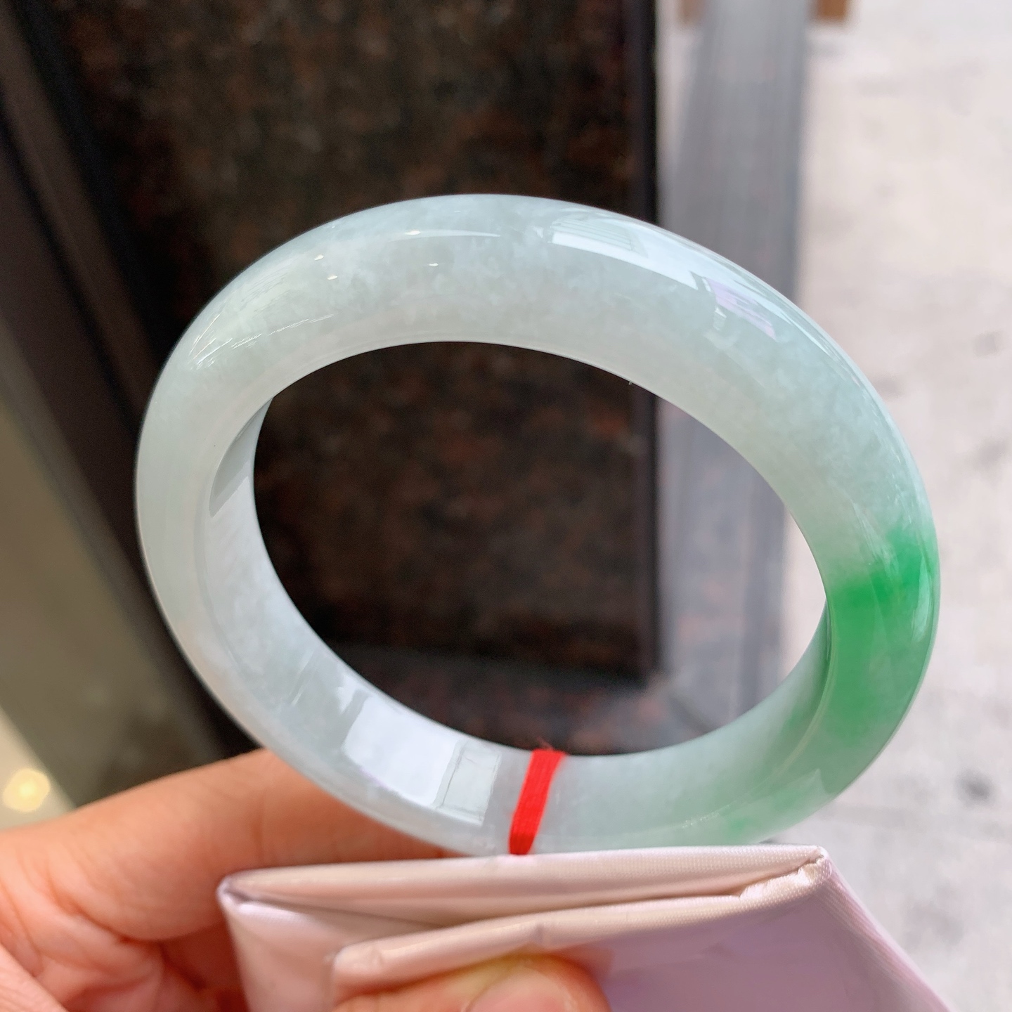 正圈飘绿 有纹 尺寸：60.8/13.5/10 大圈口