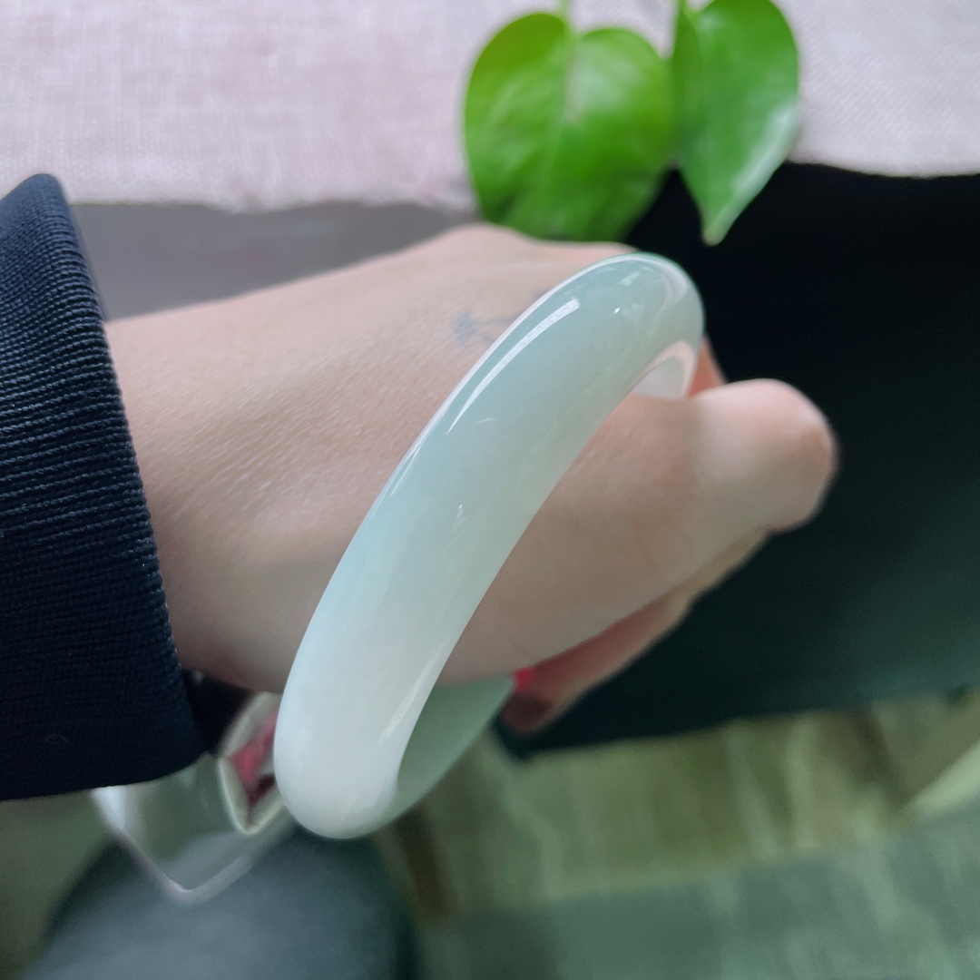 54/11.9/8.7绿底正圈，水润细腻，清雅，温婉大方，皮纹，ss51948a