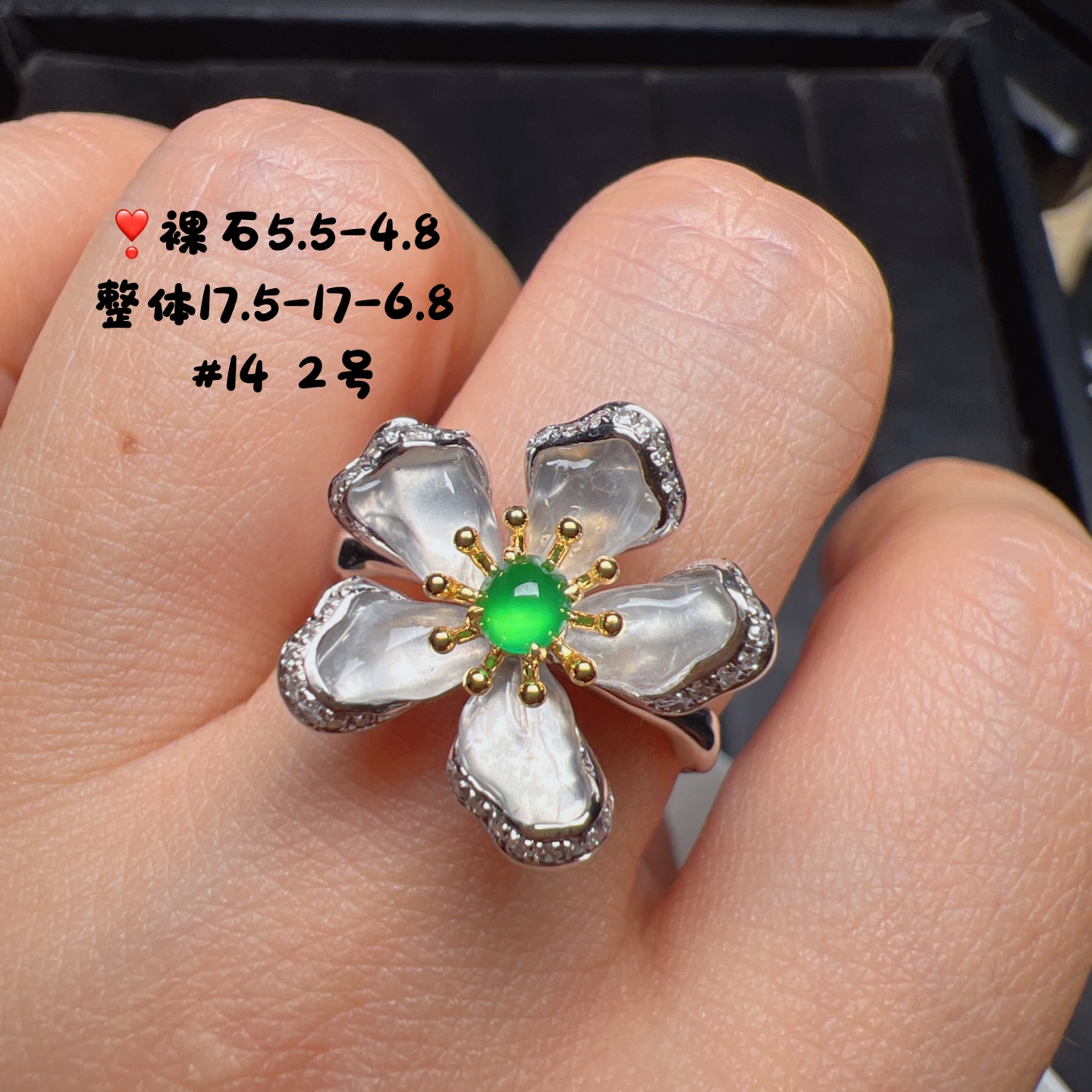 ️18k金钻石镶嵌冰种起荧光大花花戒指高端精品天然A货翡翠 65.5-4.8 17.5-17-6.