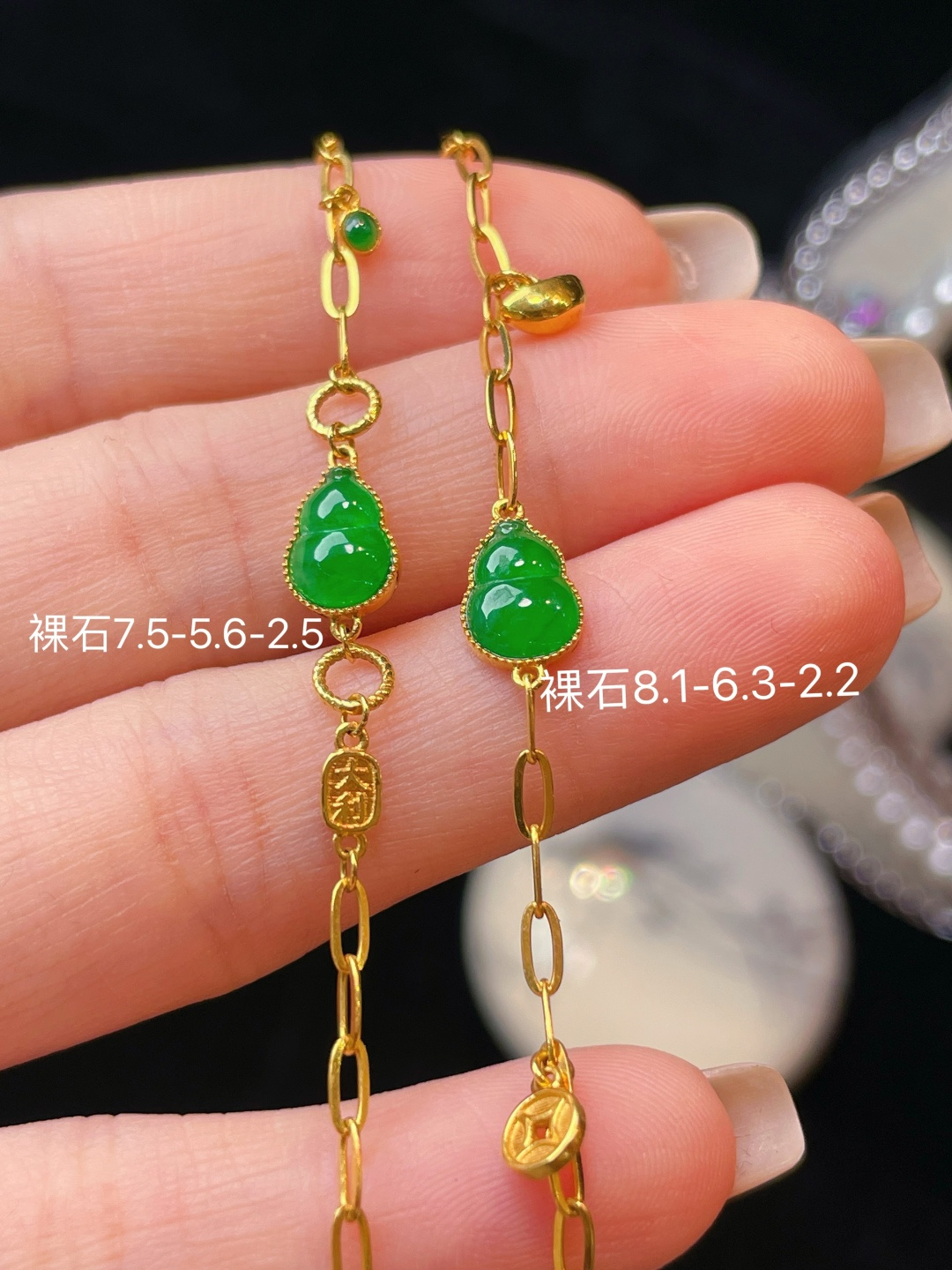 ️翡翠A货 葫芦手链 阳绿满色，料子冰润细腻，种老起光，18k金镶真钻，上身佩戴效果很好 尺寸如