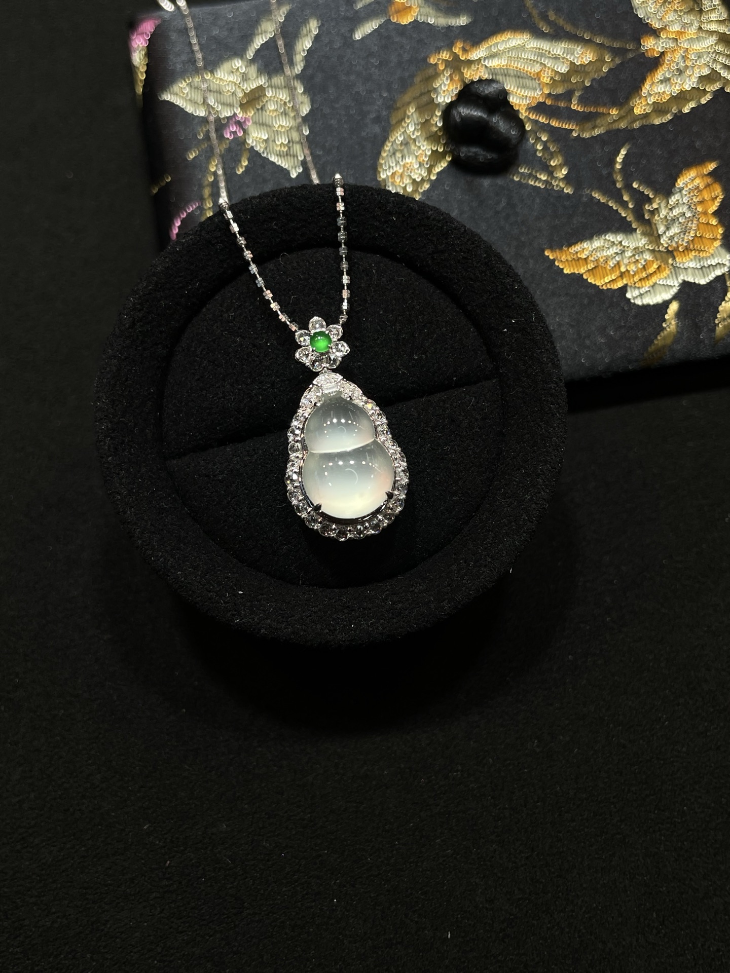 白月光 小葫芦吊坠,18k金配钻镶嵌，23.8-13-11.2