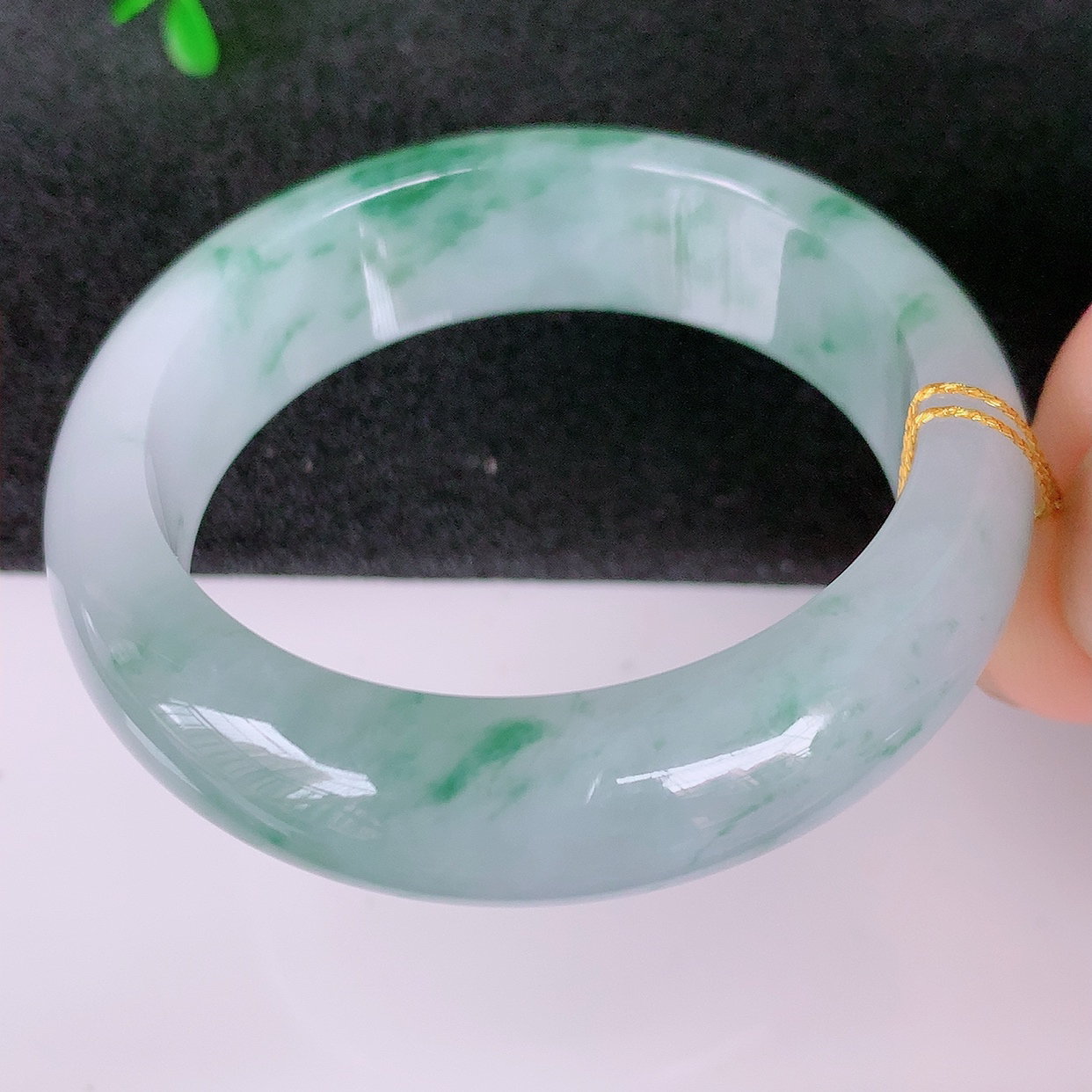 自然光实拍，冰飘花翡翠平安环吊坠，翡翠平安扣，平安是福；冰透，很美的料子，41小圈口手镯，佩戴优雅迷人！#15.07尺寸52.5-12-6.2