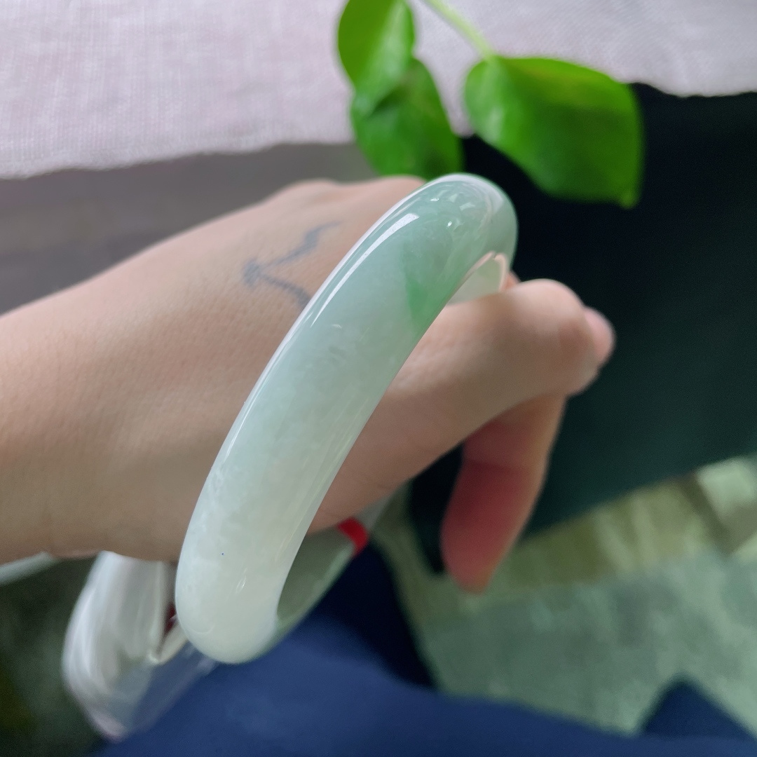 58.7/12.5/9.4绿底正圈，水润细腻，清新，温婉可人，有纹，ss51413a