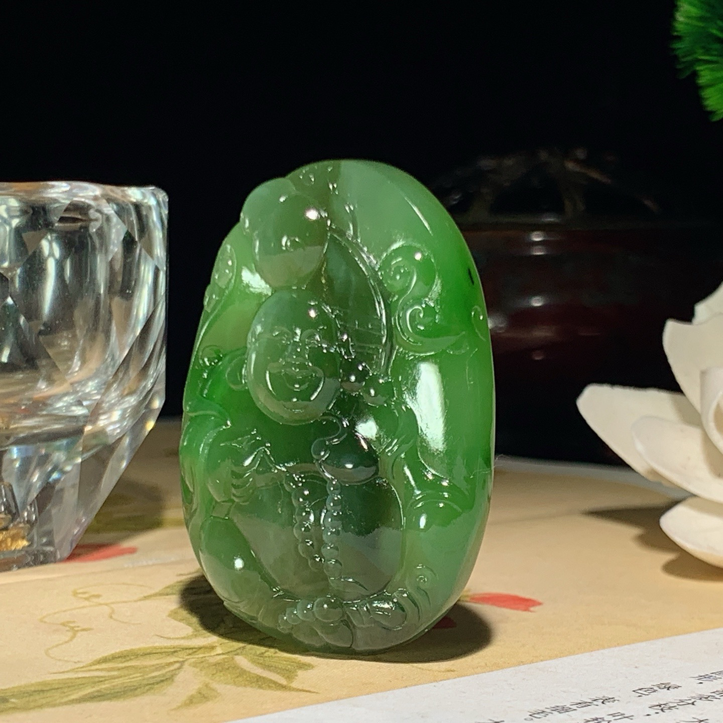 和田玉阳绿俄罗斯碧玉猫眼佛引福来挂件 尺寸50/38/12重45克，玉质细腻油润 底色纯净 脂粉好，品质好！lt260511