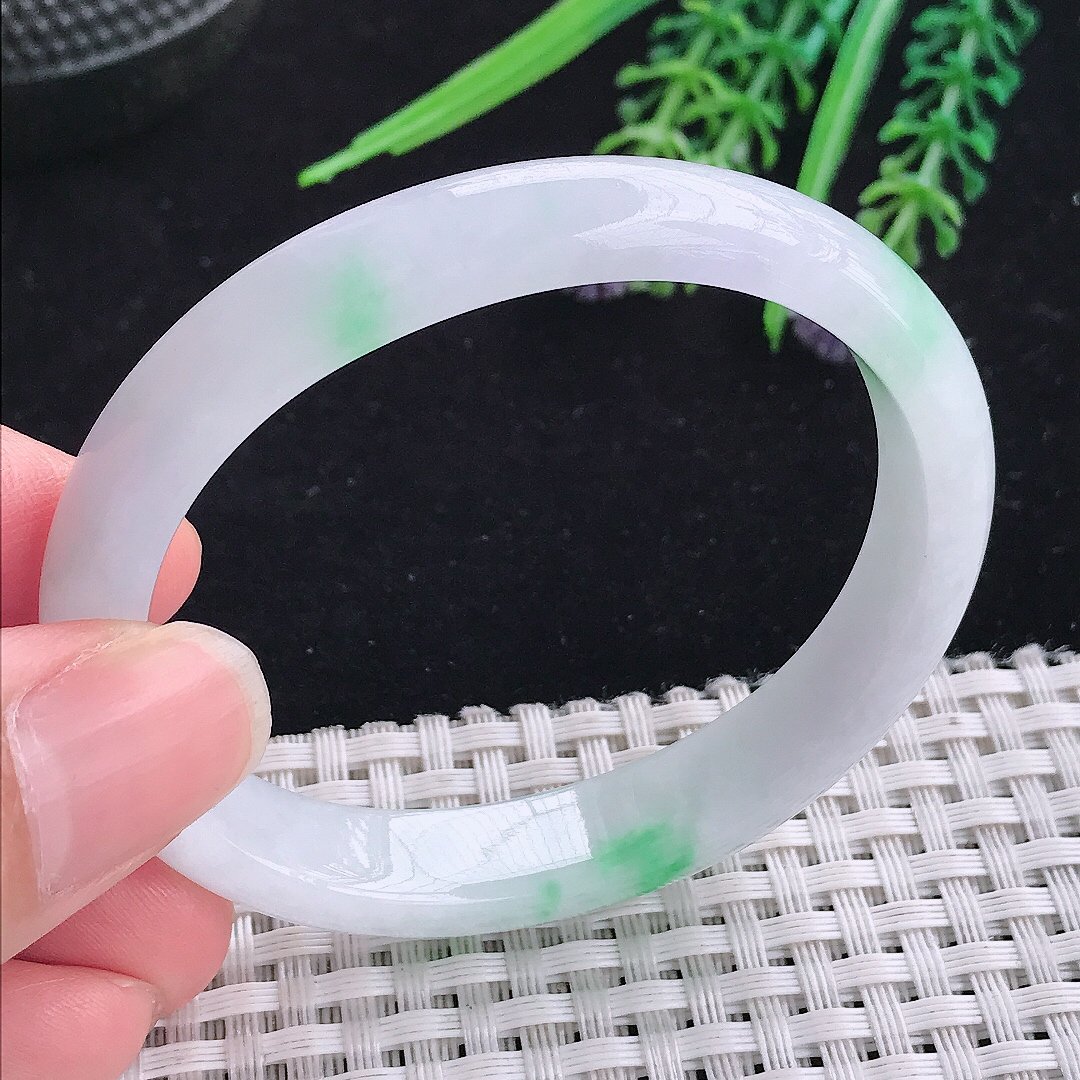 实拍a货翡翠53/45/10.5/6.6老坑秀气飘绿贵妃手镯玉手镯