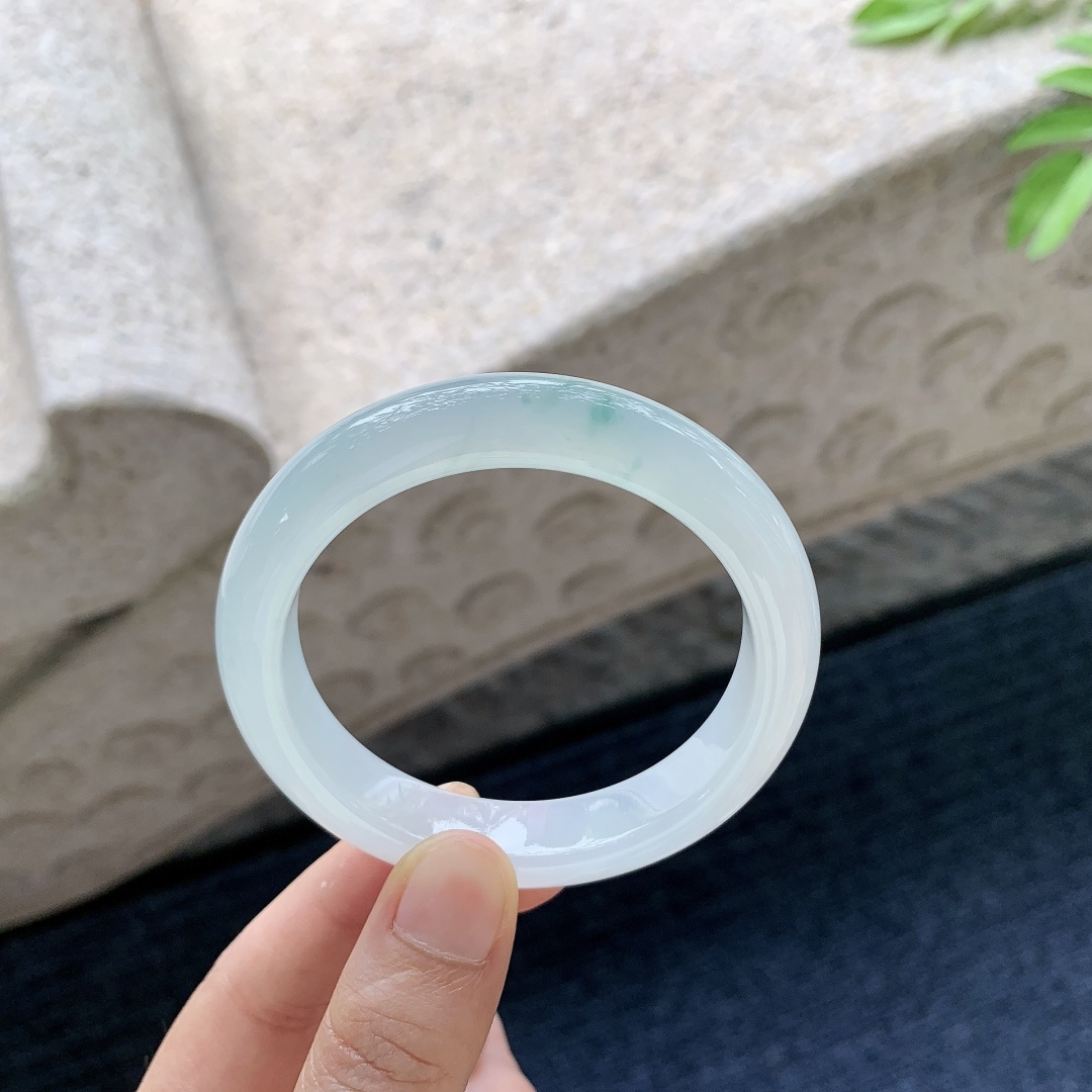 正圈52 53 圈口53/11.6/8.1 编码DZ051310 描述糯冰飘花，水润，种老，细腻，内侧有棉纹