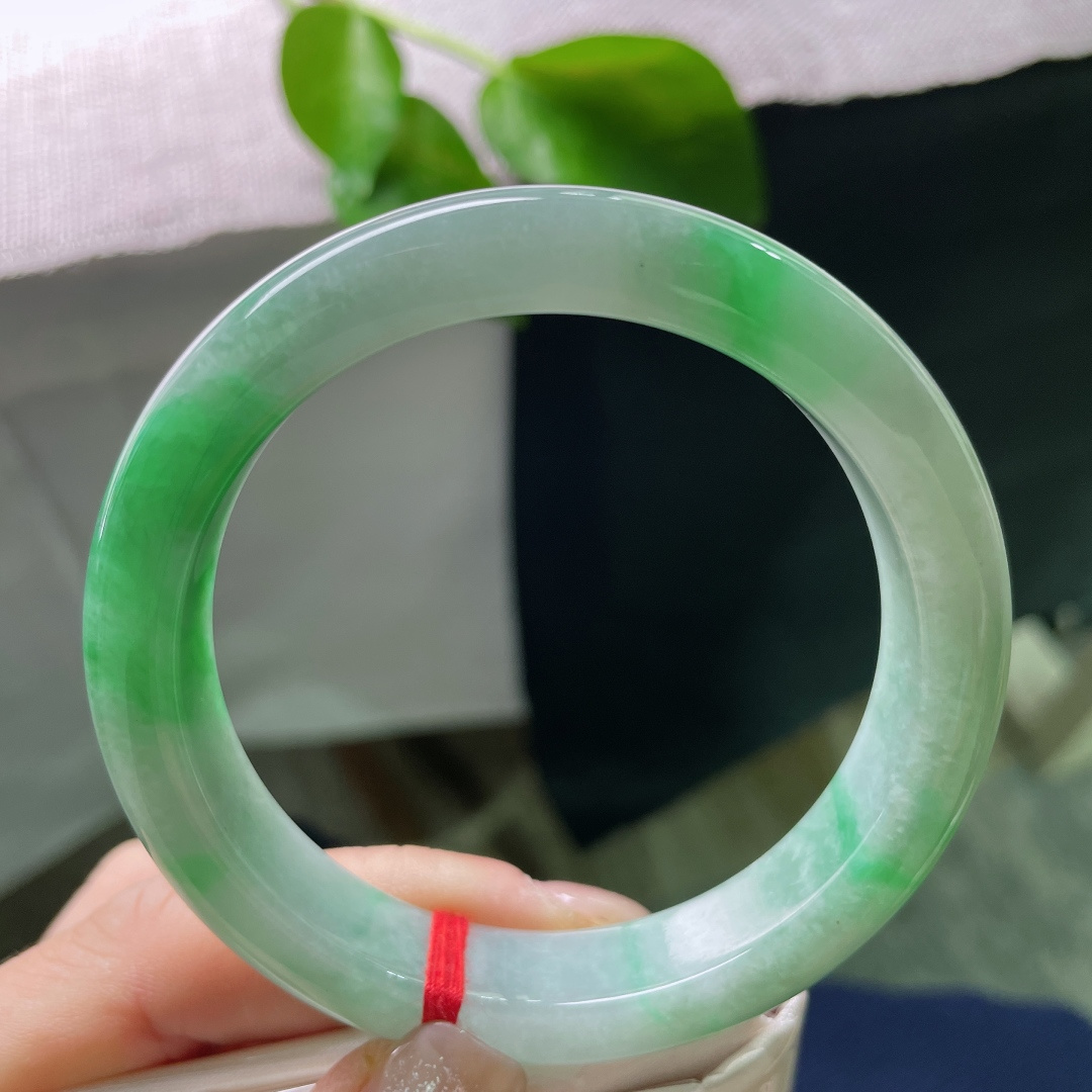 58.3/12.1/8.7飘绿正圈，随性散落，每一处纹路都是独一份的风景，温柔治愈，自带贵气。无裂，ss52582a