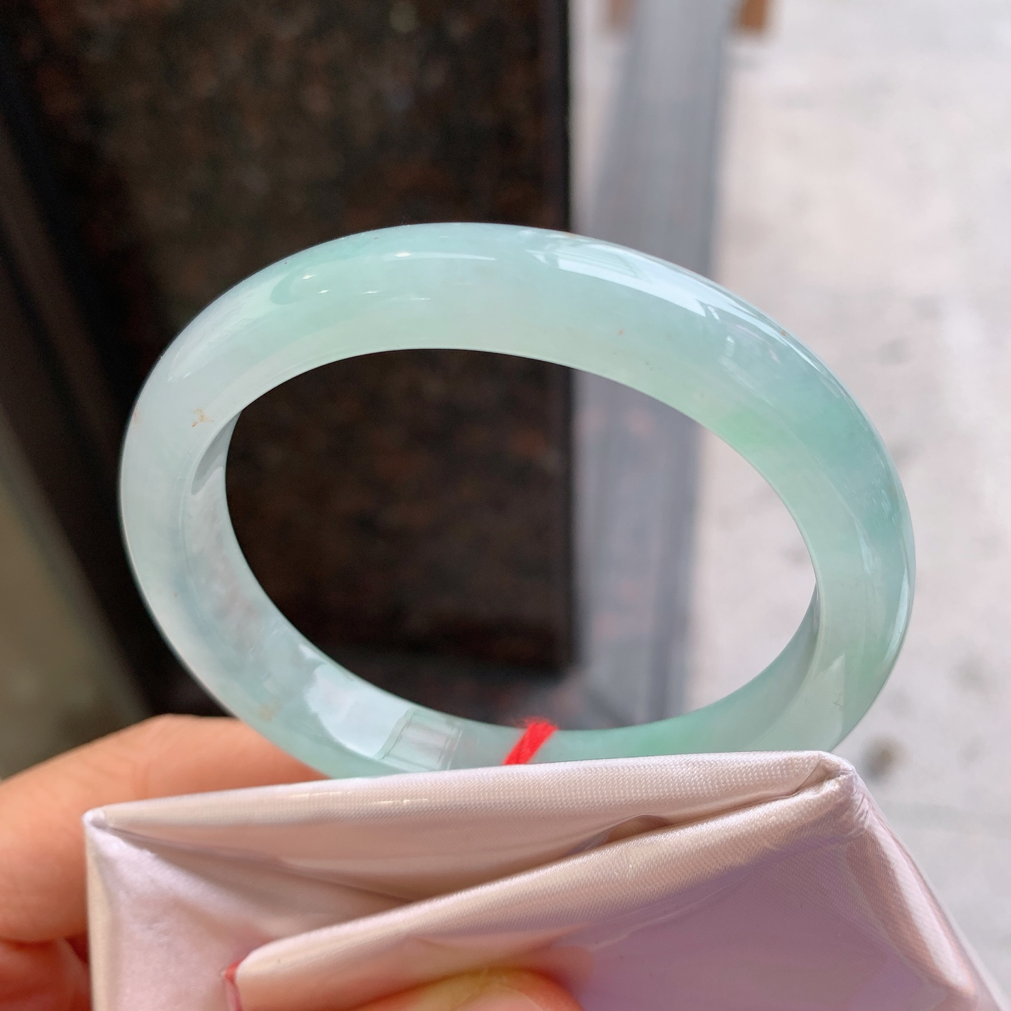 贵妃冰飘绿 有纹 尺寸：53.5/46/9.8/7.8 冰润